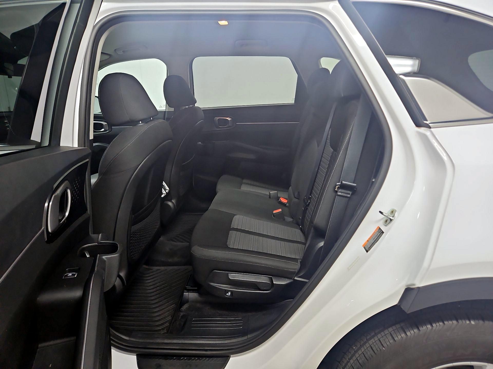 Thumbnail: 2023 Kia Sorento - 19