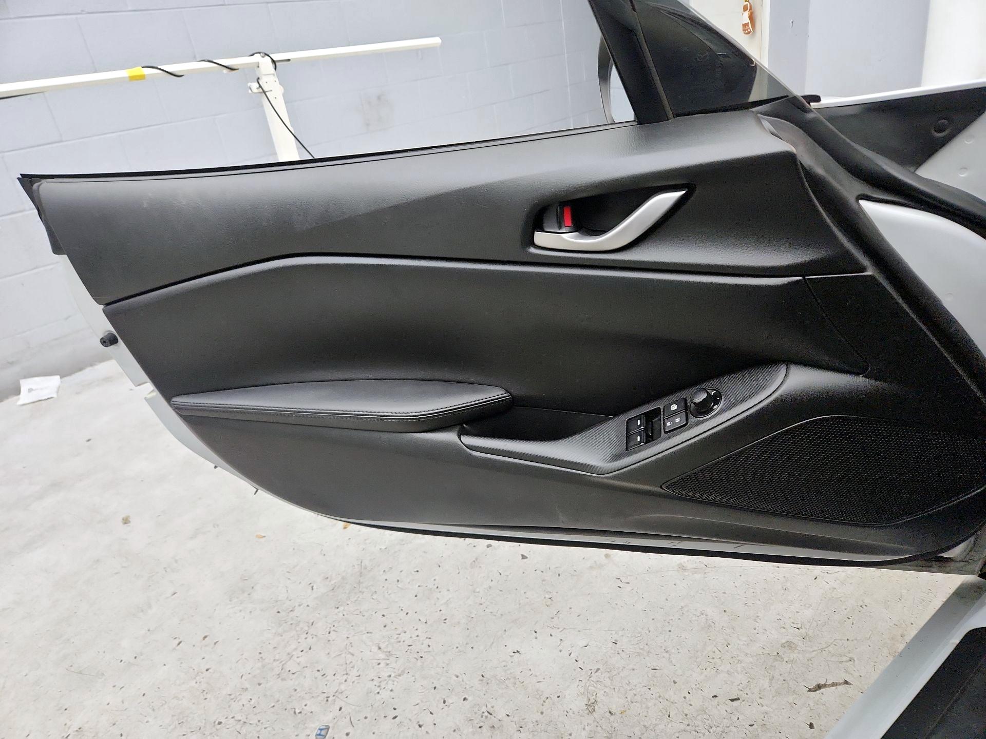 Thumbnail: 2019 Mazda MX-5 Miata - 12