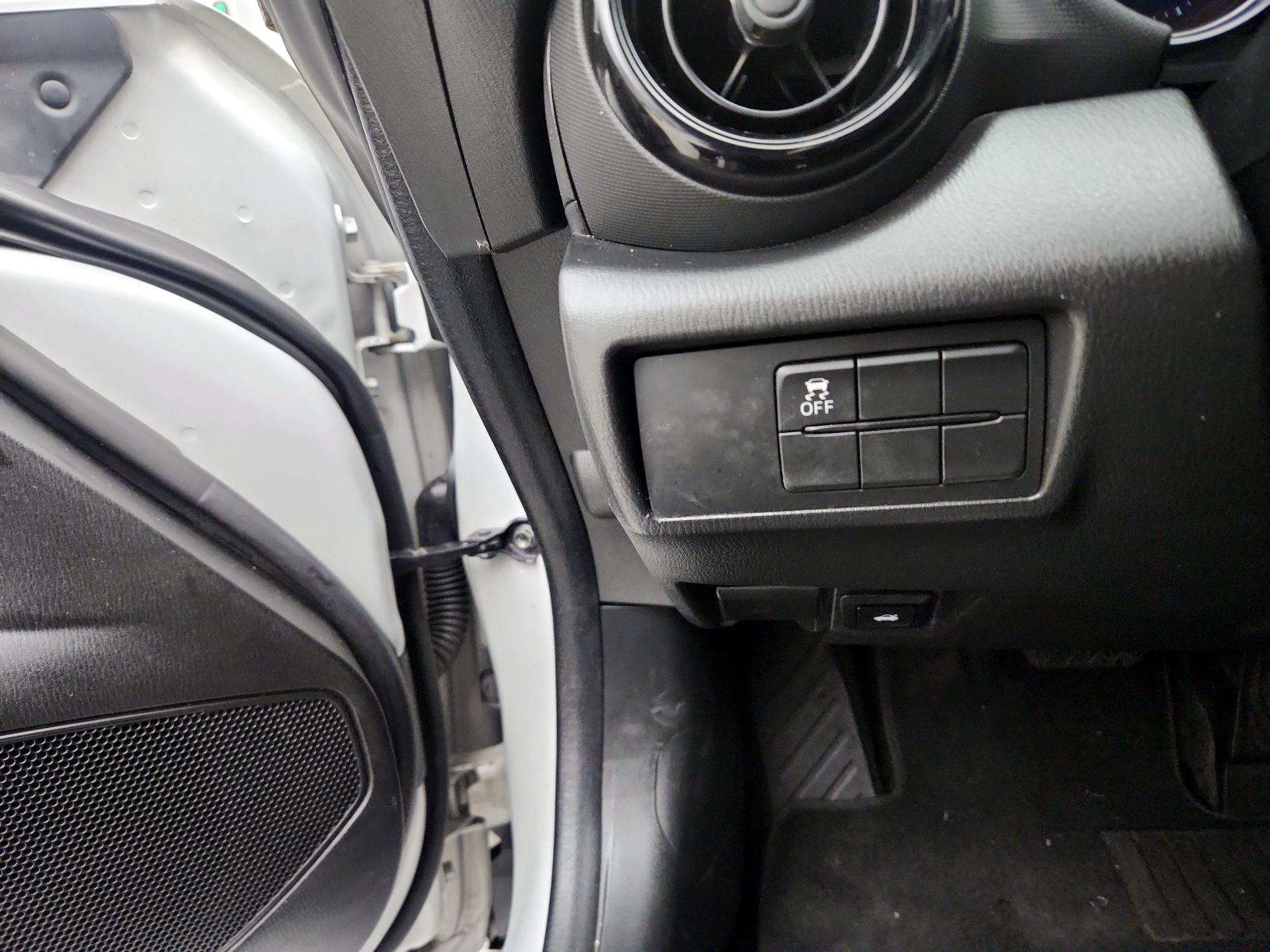 Thumbnail: 2019 Mazda MX-5 Miata - 13