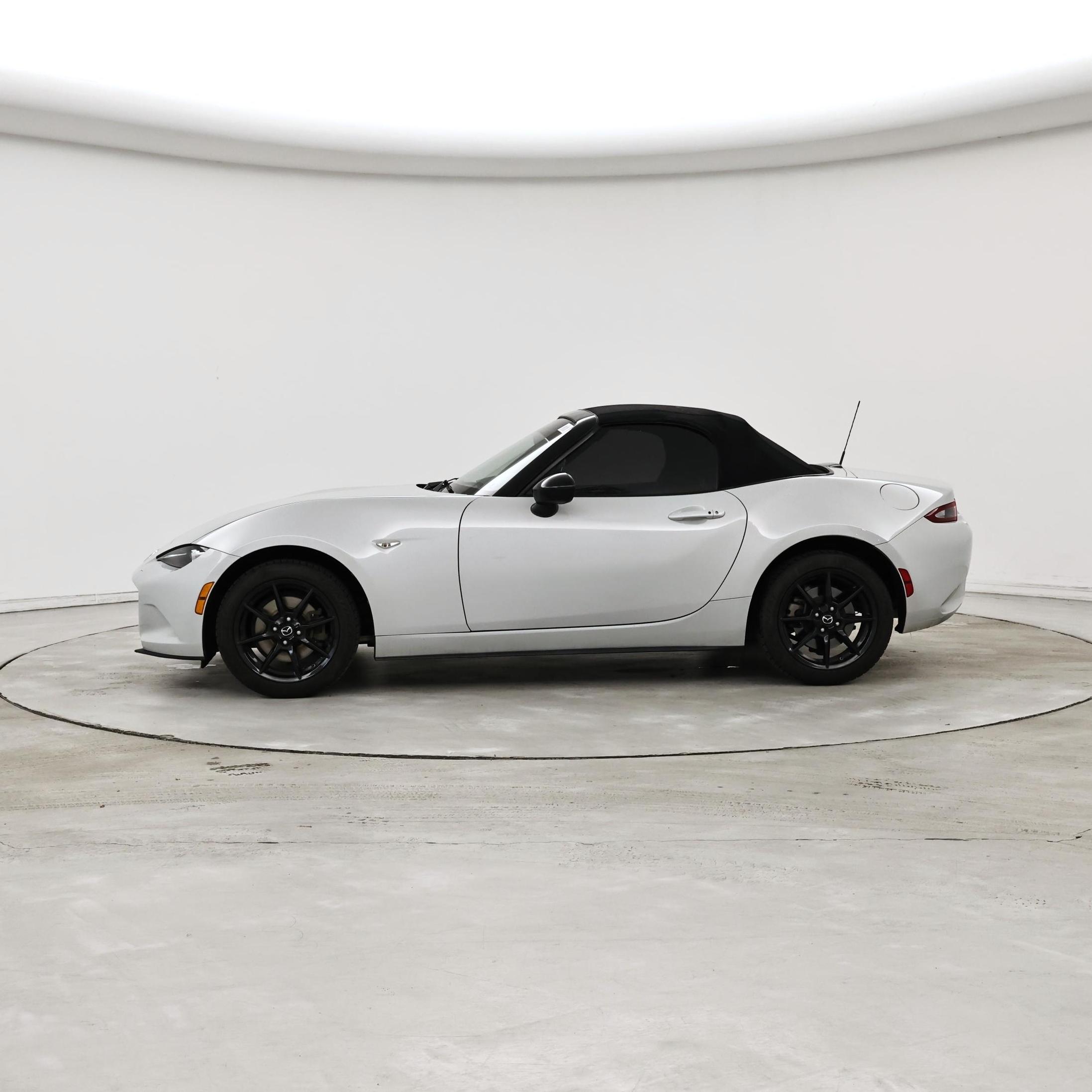 Thumbnail: 2019 Mazda MX-5 Miata - 3