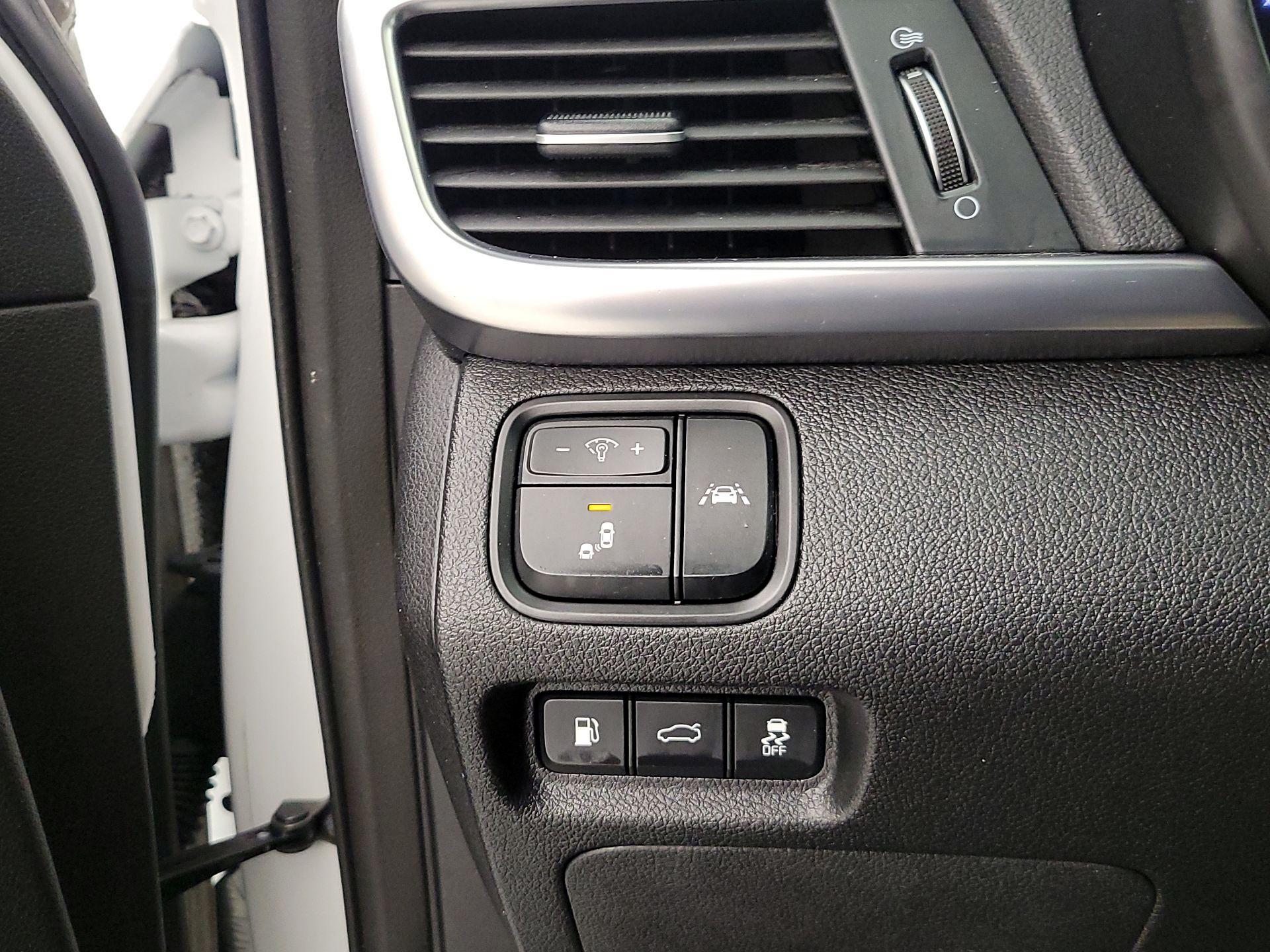 Thumbnail: 2016 Kia Optima - 13