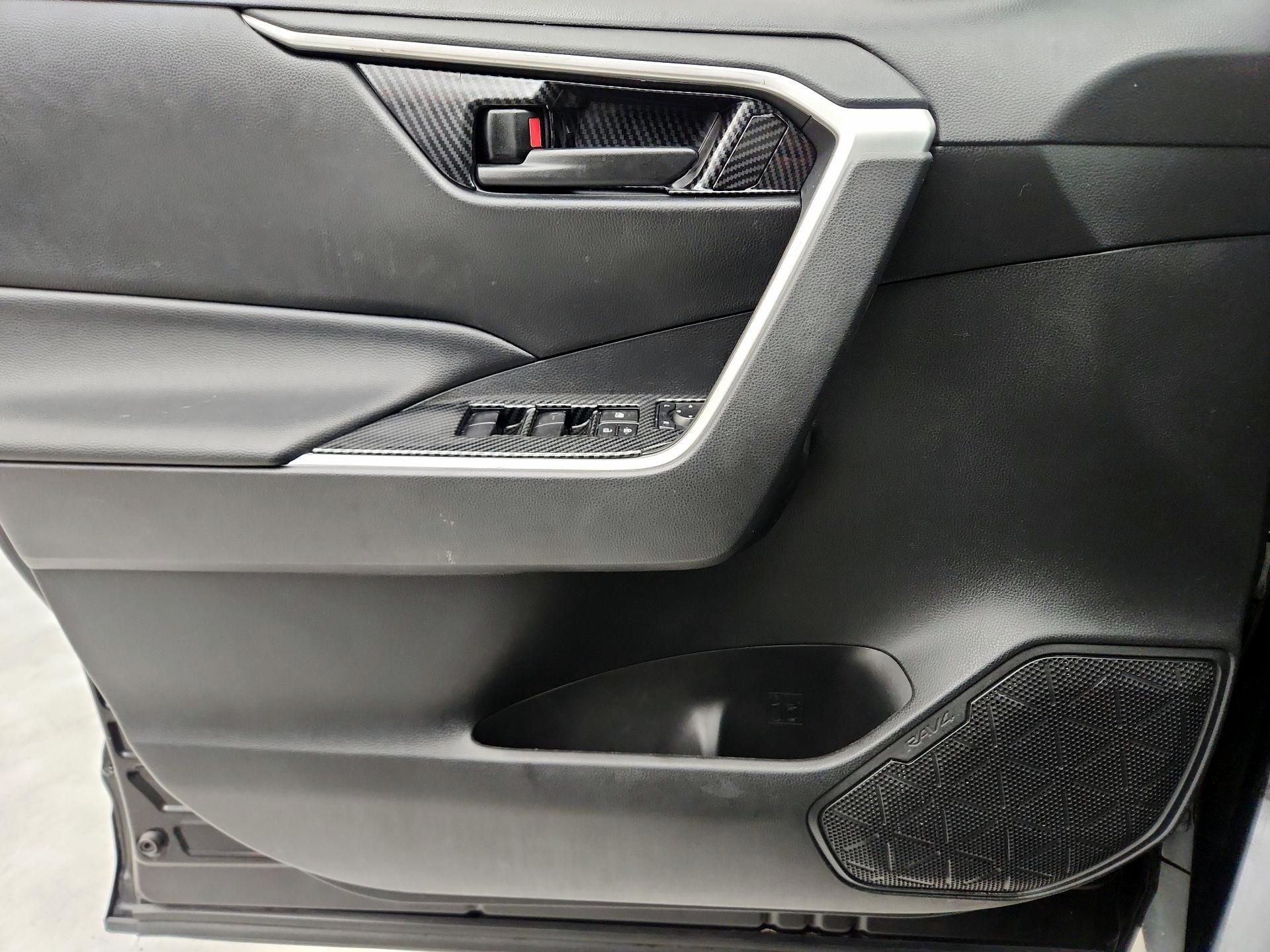 Thumbnail: 2020 Toyota RAV4 - 12