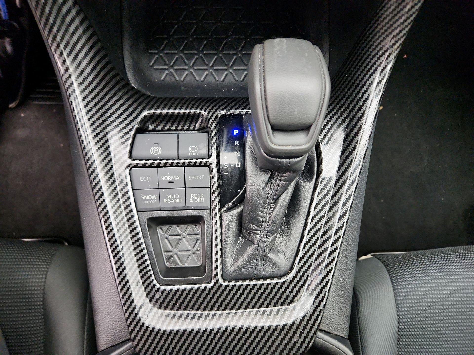 Thumbnail: 2020 Toyota RAV4 - 17