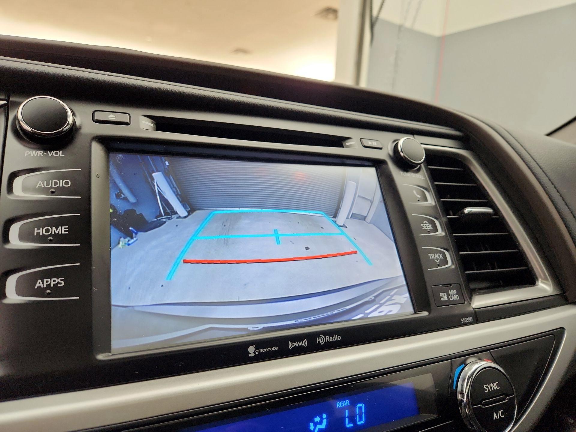 Thumbnail: 2019 Toyota Highlander - 15