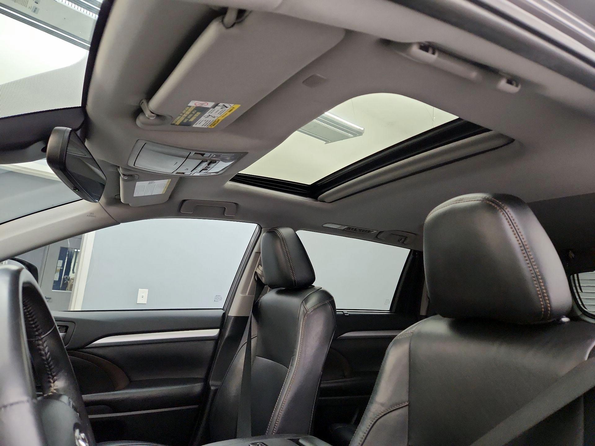 Thumbnail: 2019 Toyota Highlander - 20