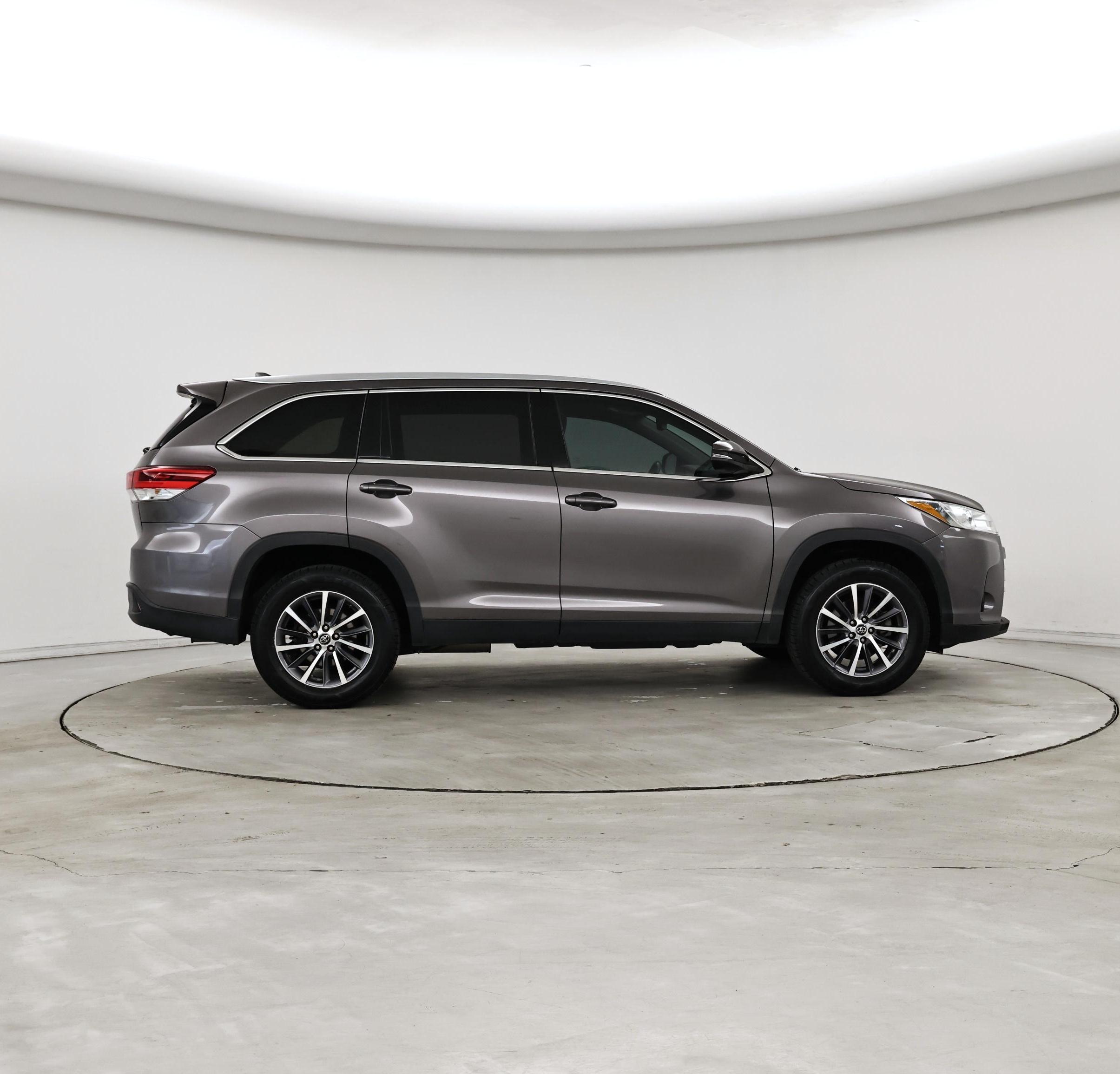 Thumbnail: 2019 Toyota Highlander - 7