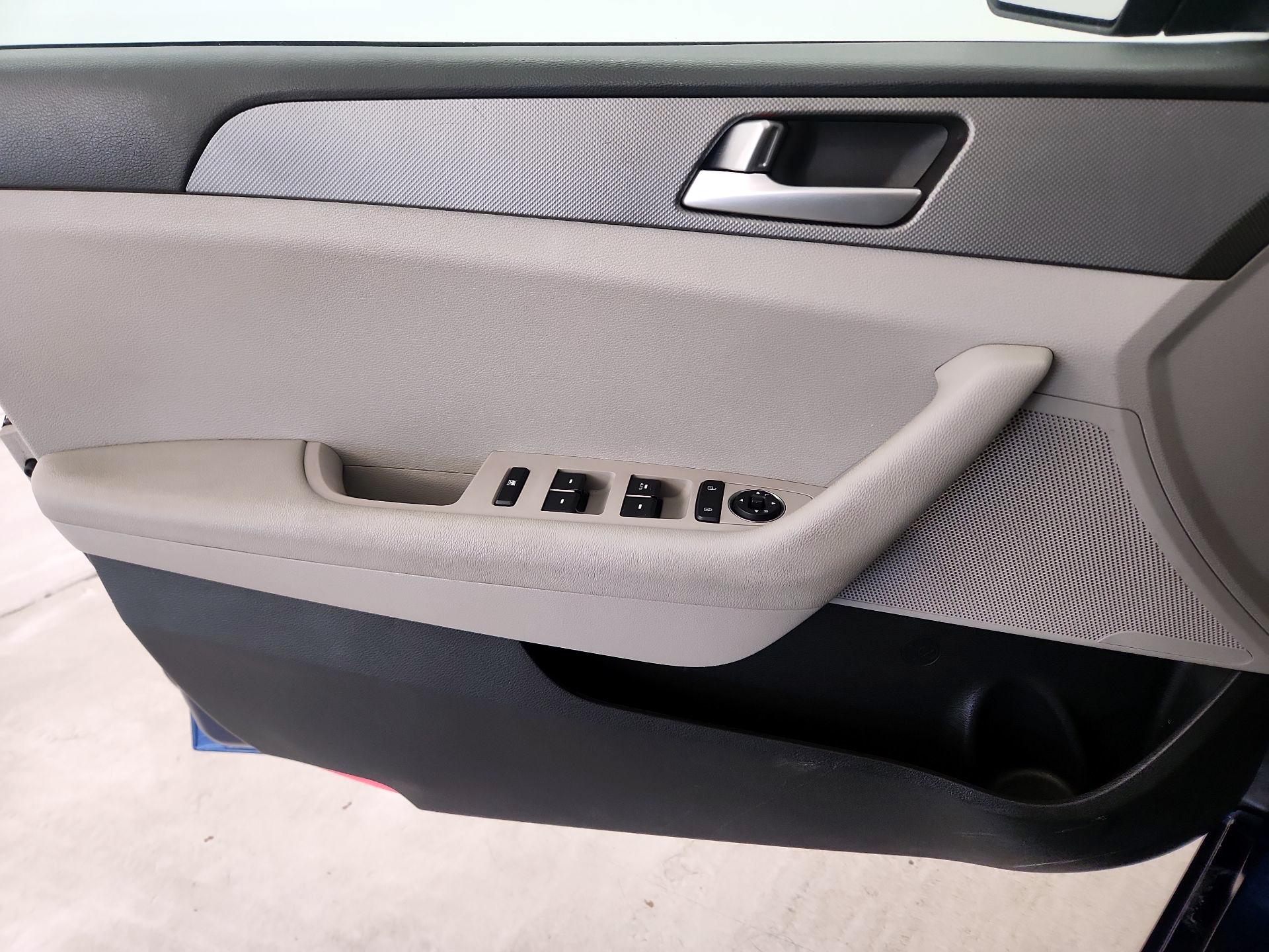 Thumbnail: 2015 Hyundai Sonata - 12