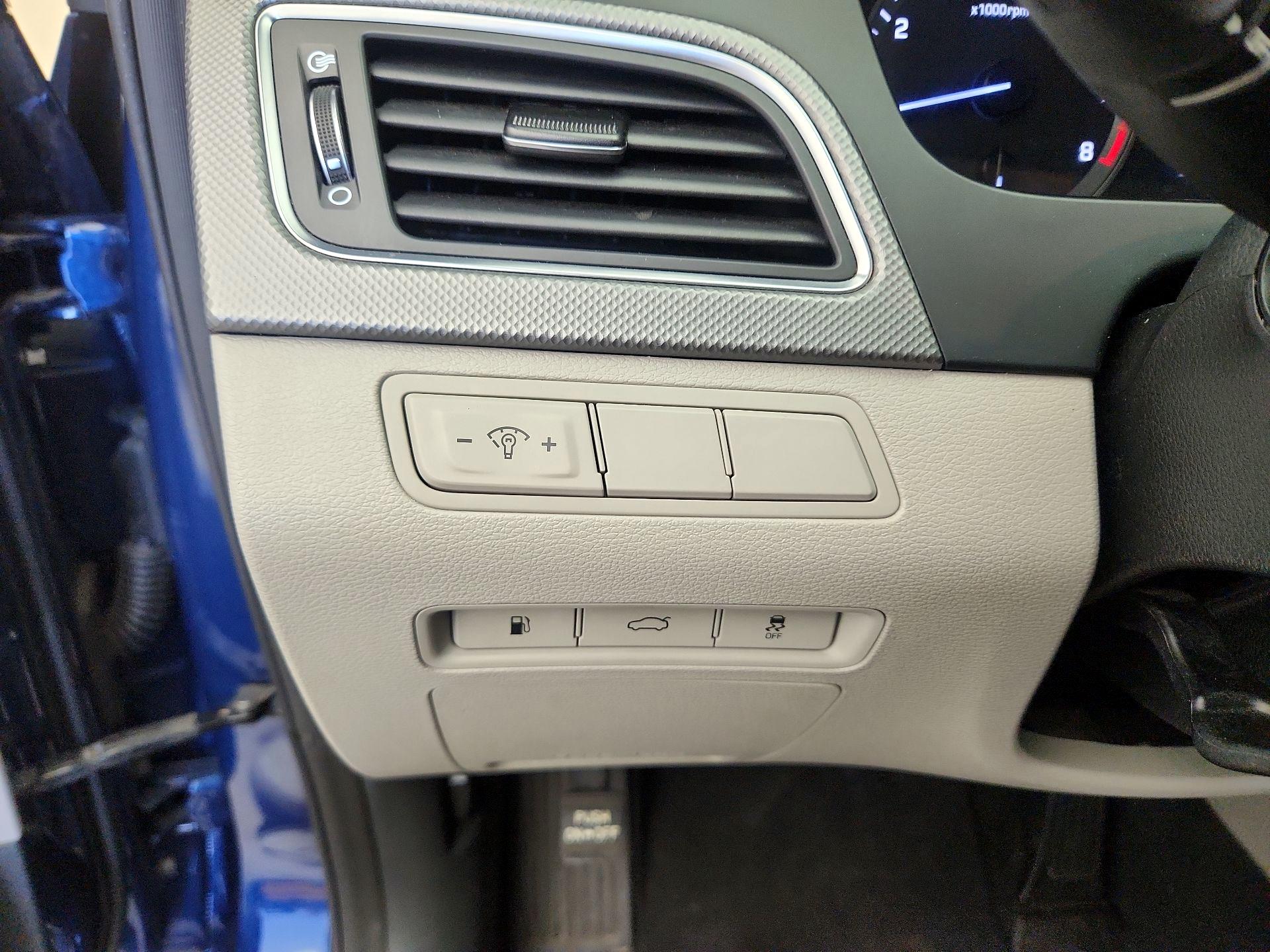 Thumbnail: 2015 Hyundai Sonata - 13