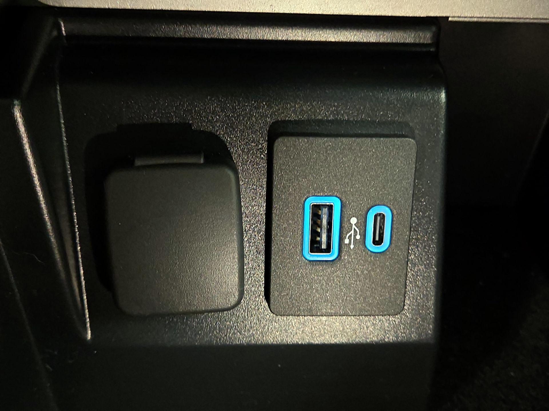 Thumbnail: 2022 Ford Explorer - 18