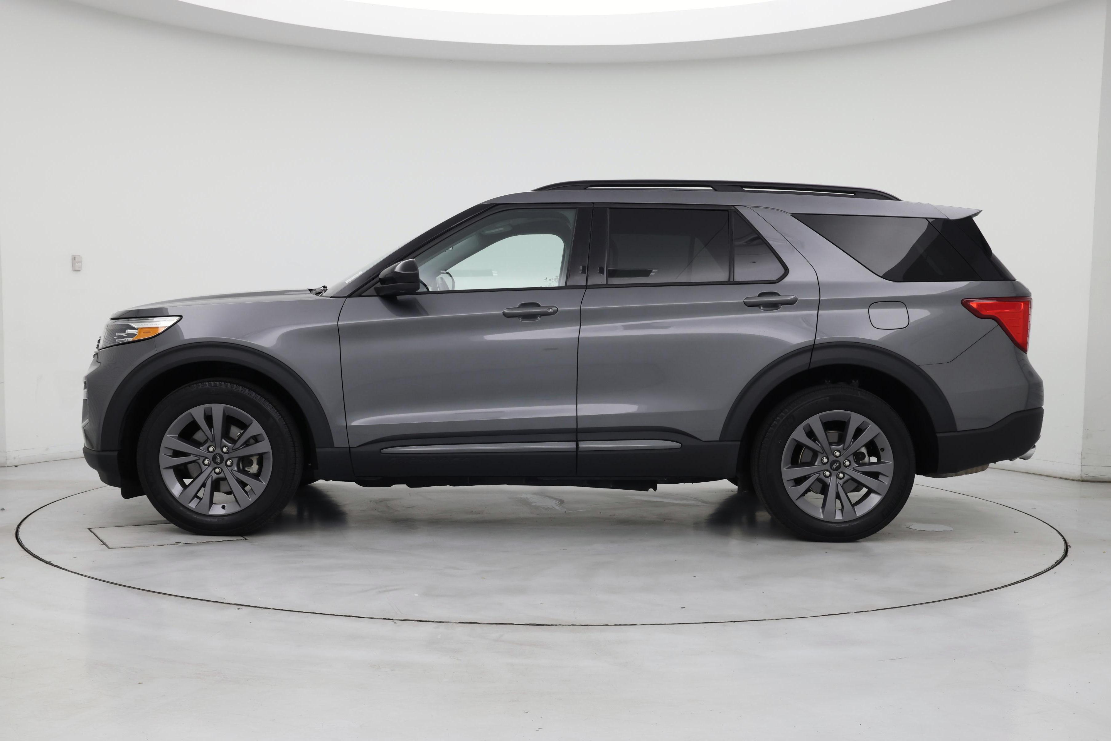 Thumbnail: 2022 Ford Explorer - 3