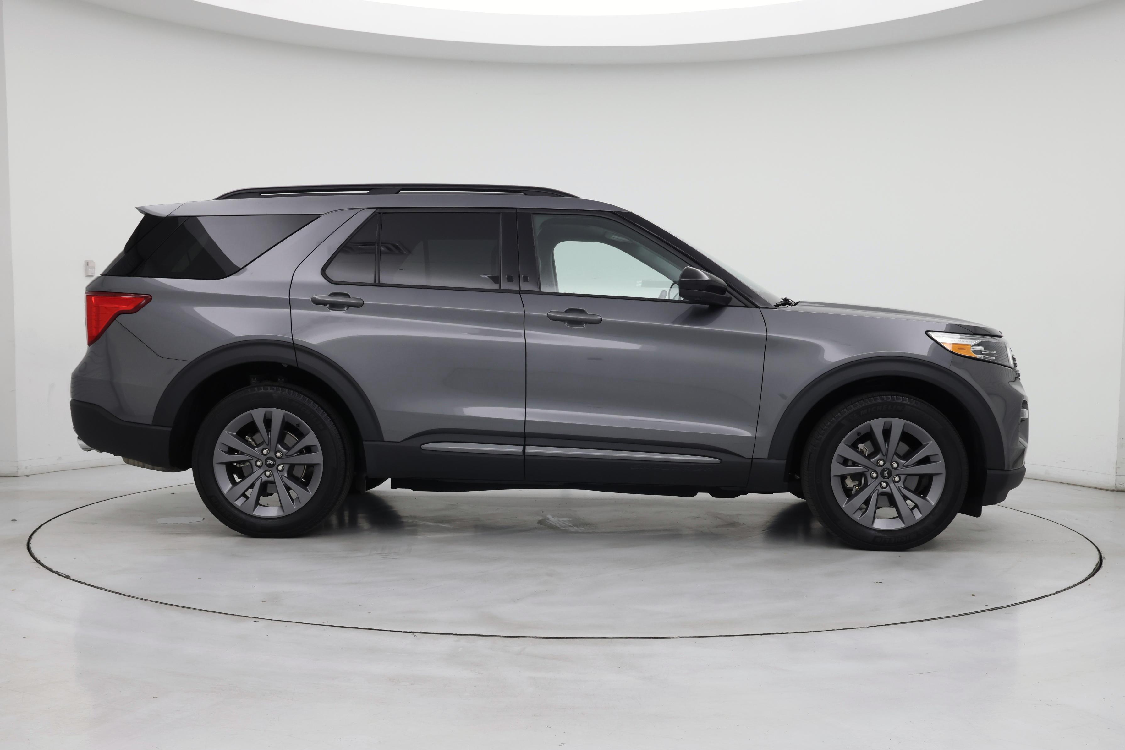 Thumbnail: 2022 Ford Explorer - 7