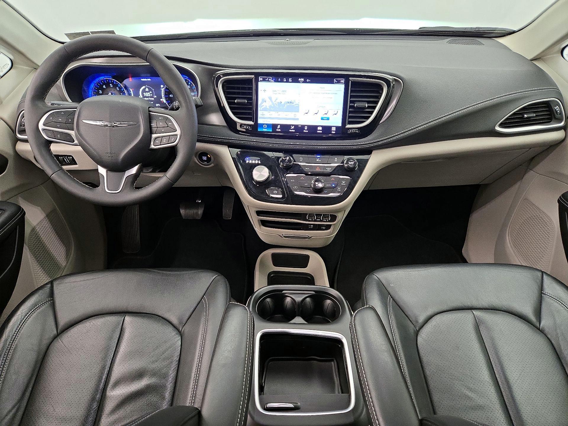 Thumbnail: 2022 Chrysler Pacifica - 9