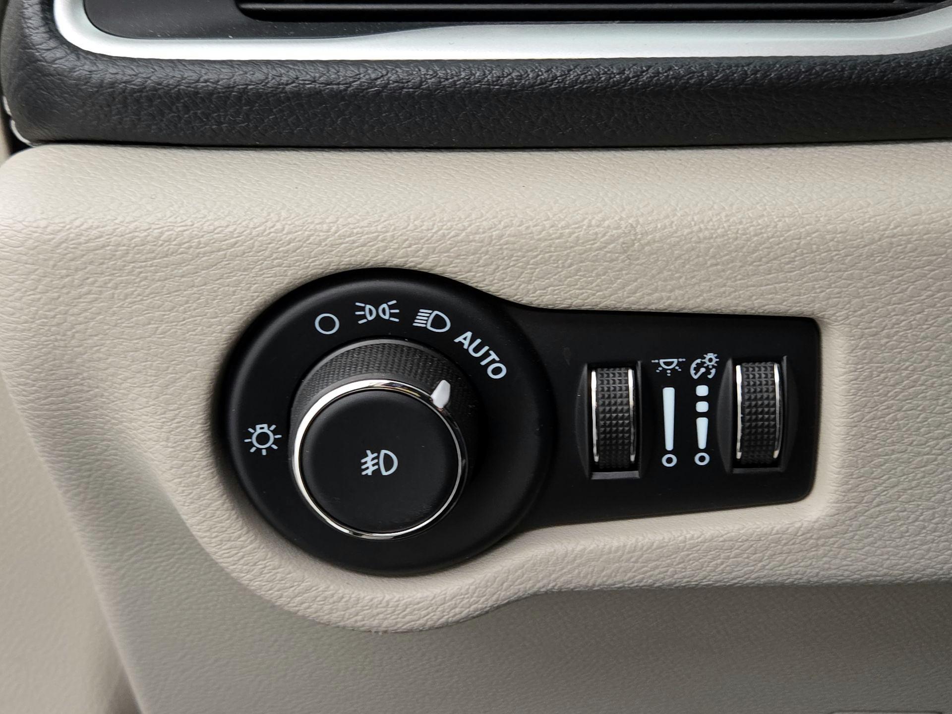 Thumbnail: 2022 Chrysler Pacifica - 13