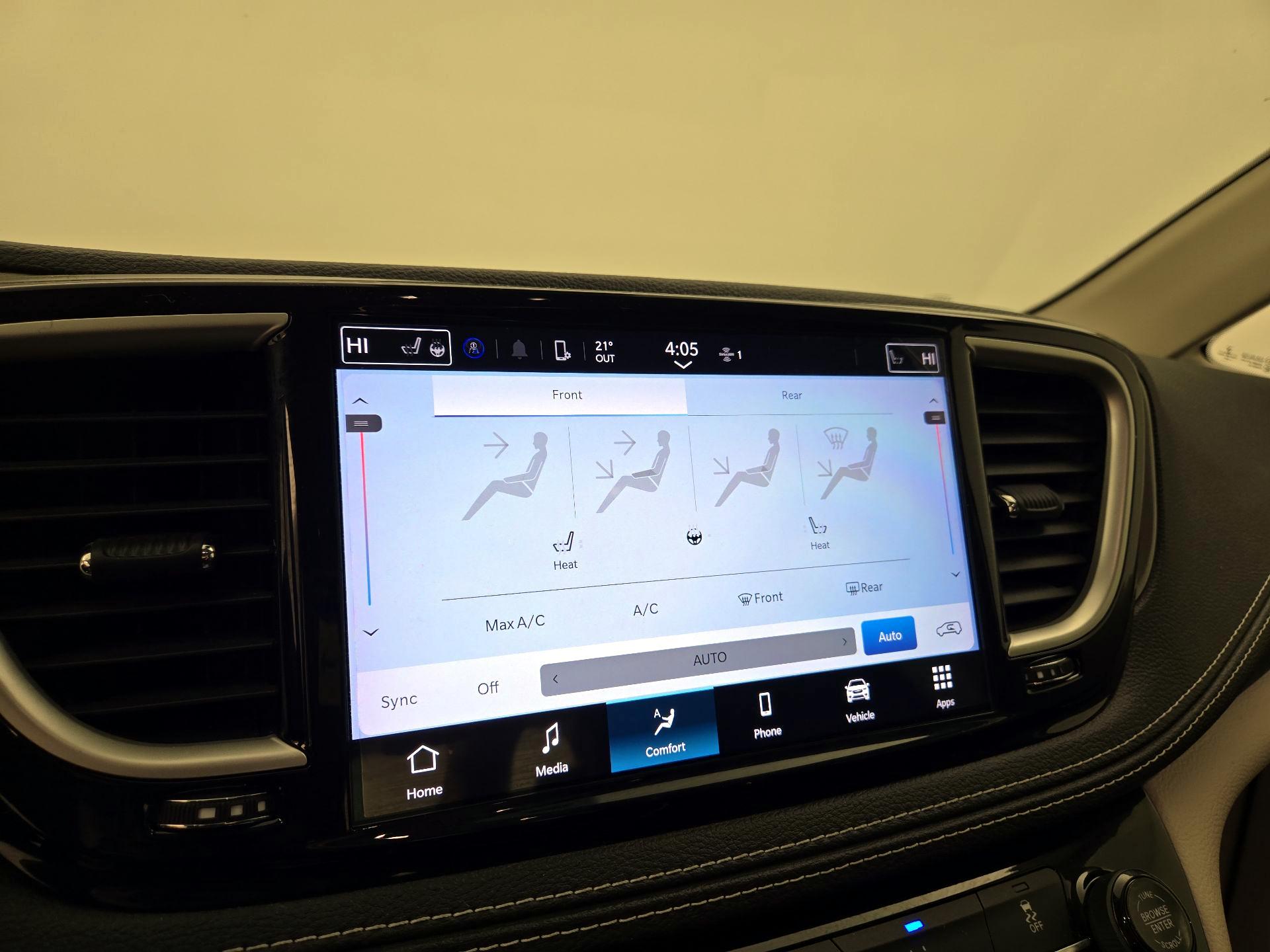 Thumbnail: 2022 Chrysler Pacifica - 16