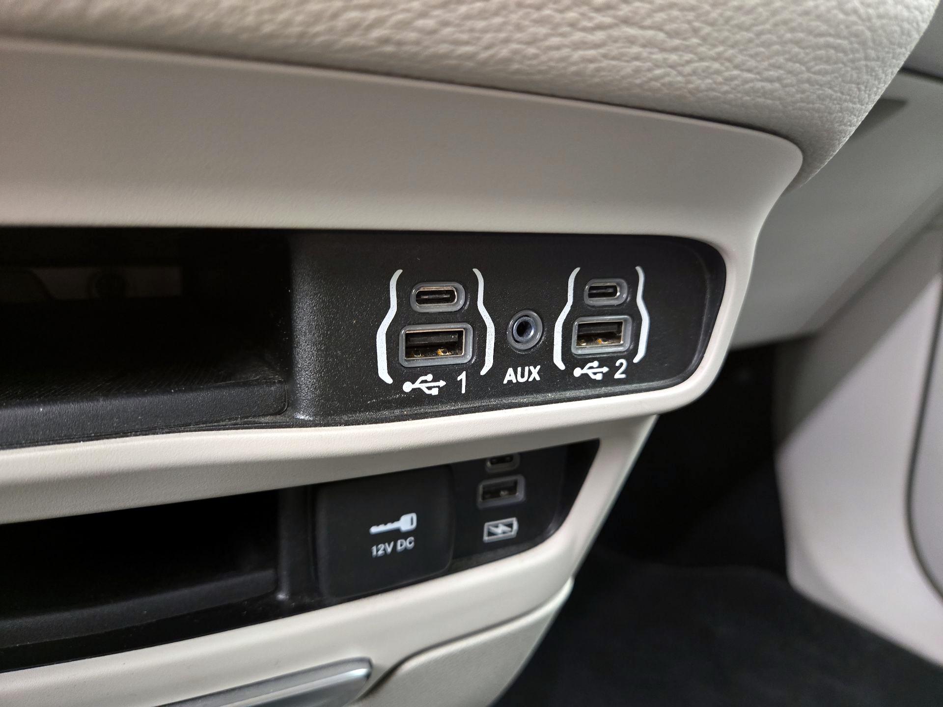 Thumbnail: 2022 Chrysler Pacifica - 18