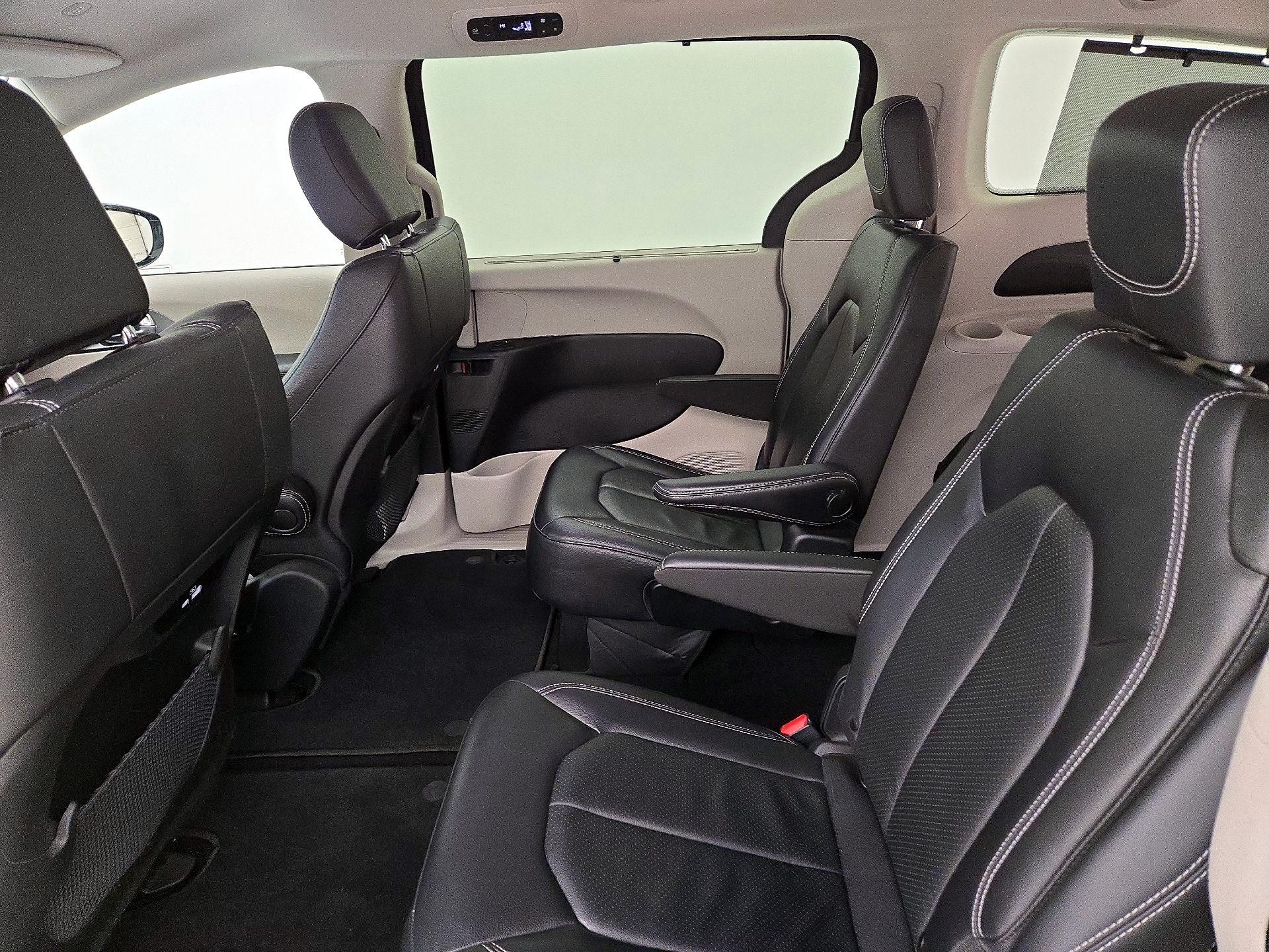 Thumbnail: 2022 Chrysler Pacifica - 19