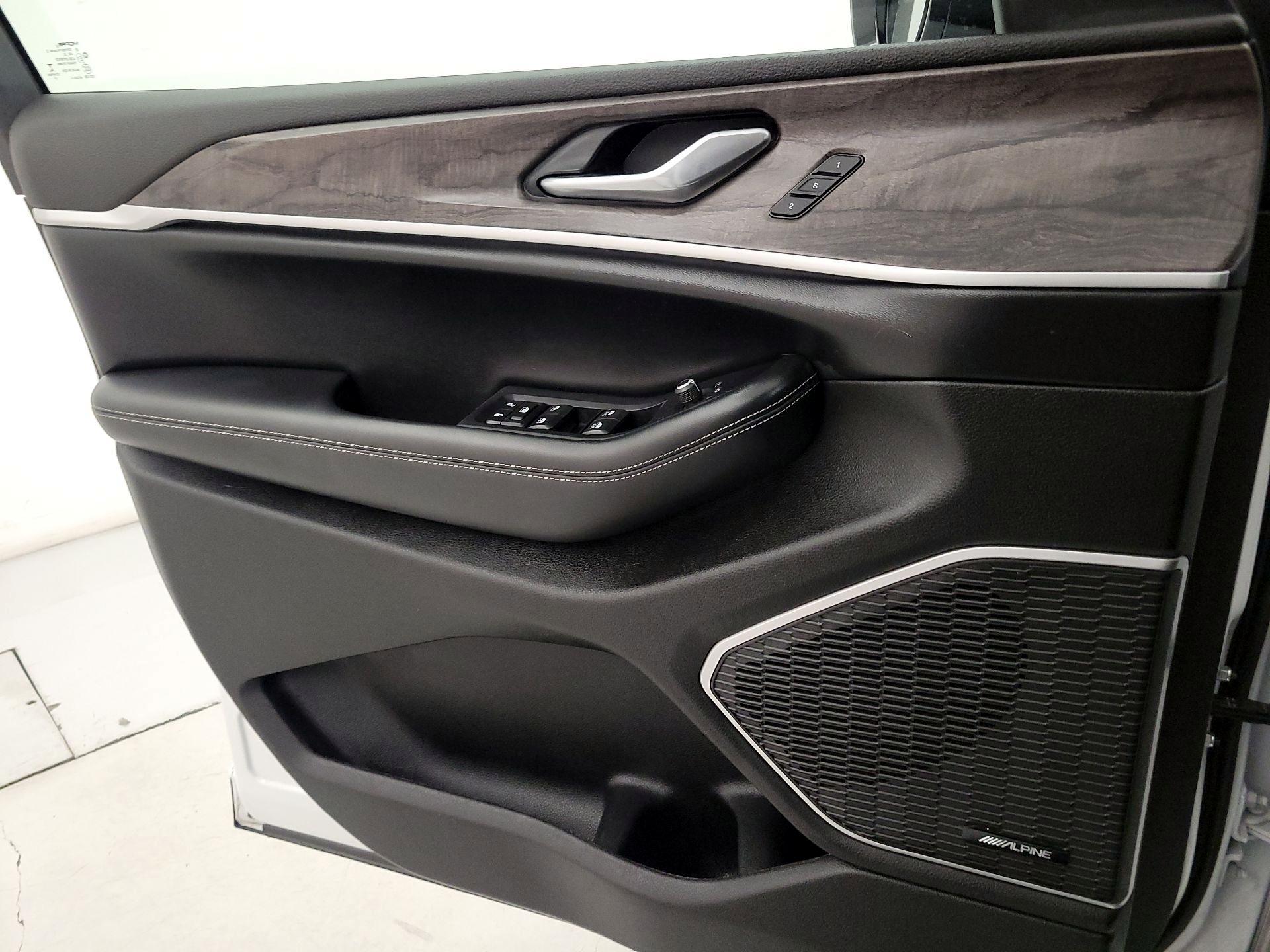 Thumbnail: 2022 Jeep Grand Cherokee - 12