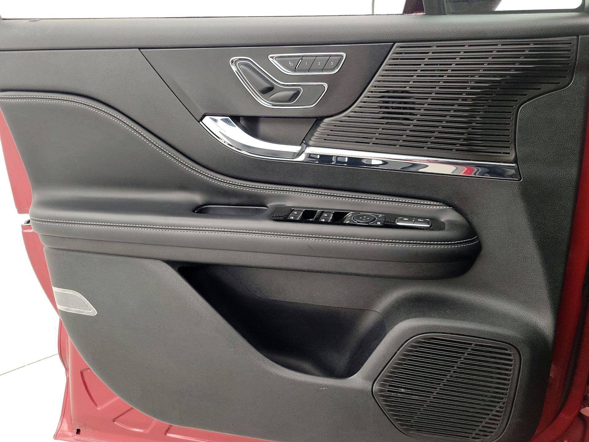 Thumbnail: 2021 Lincoln Corsair - 12