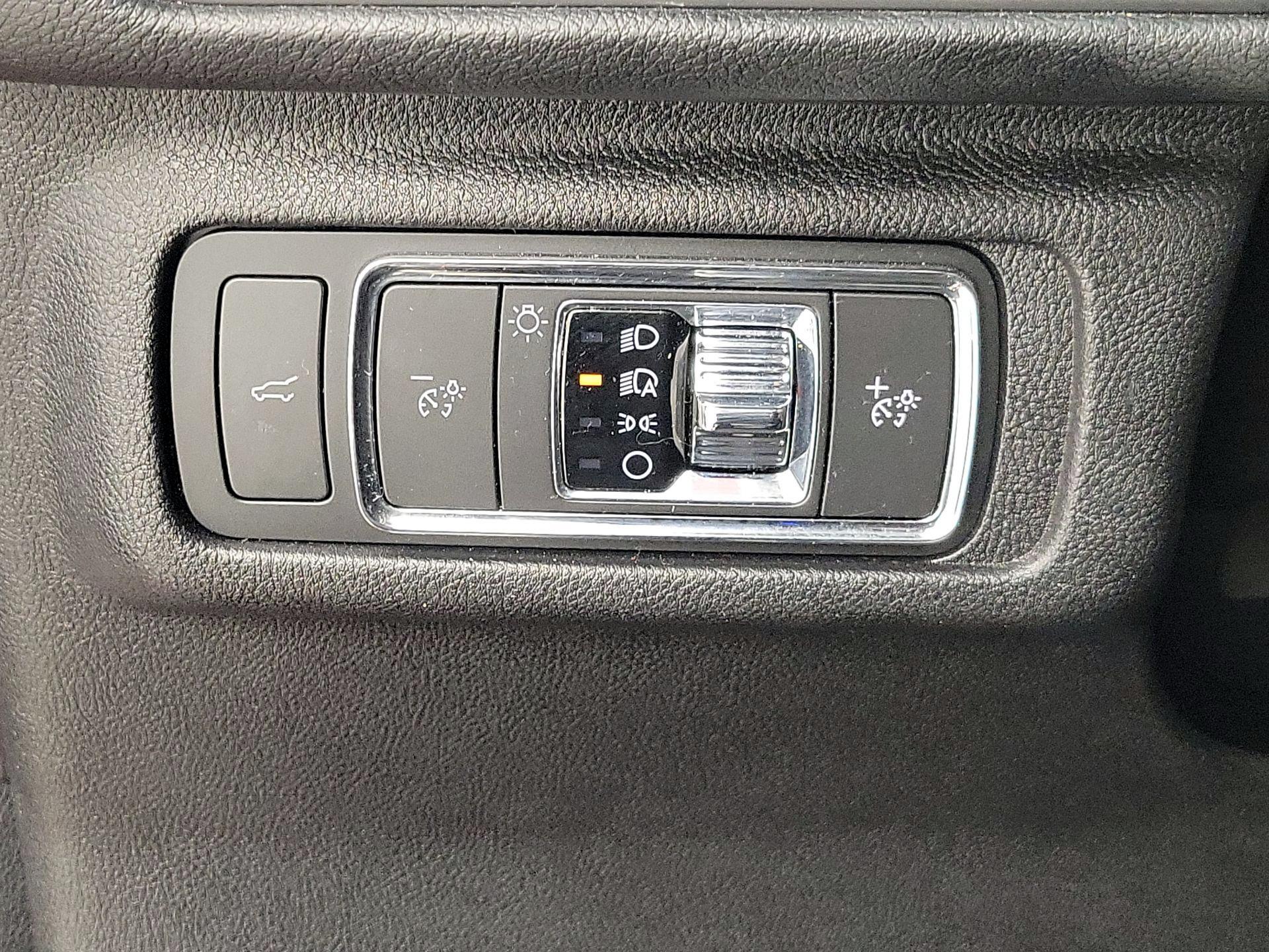 Thumbnail: 2021 Lincoln Corsair - 13