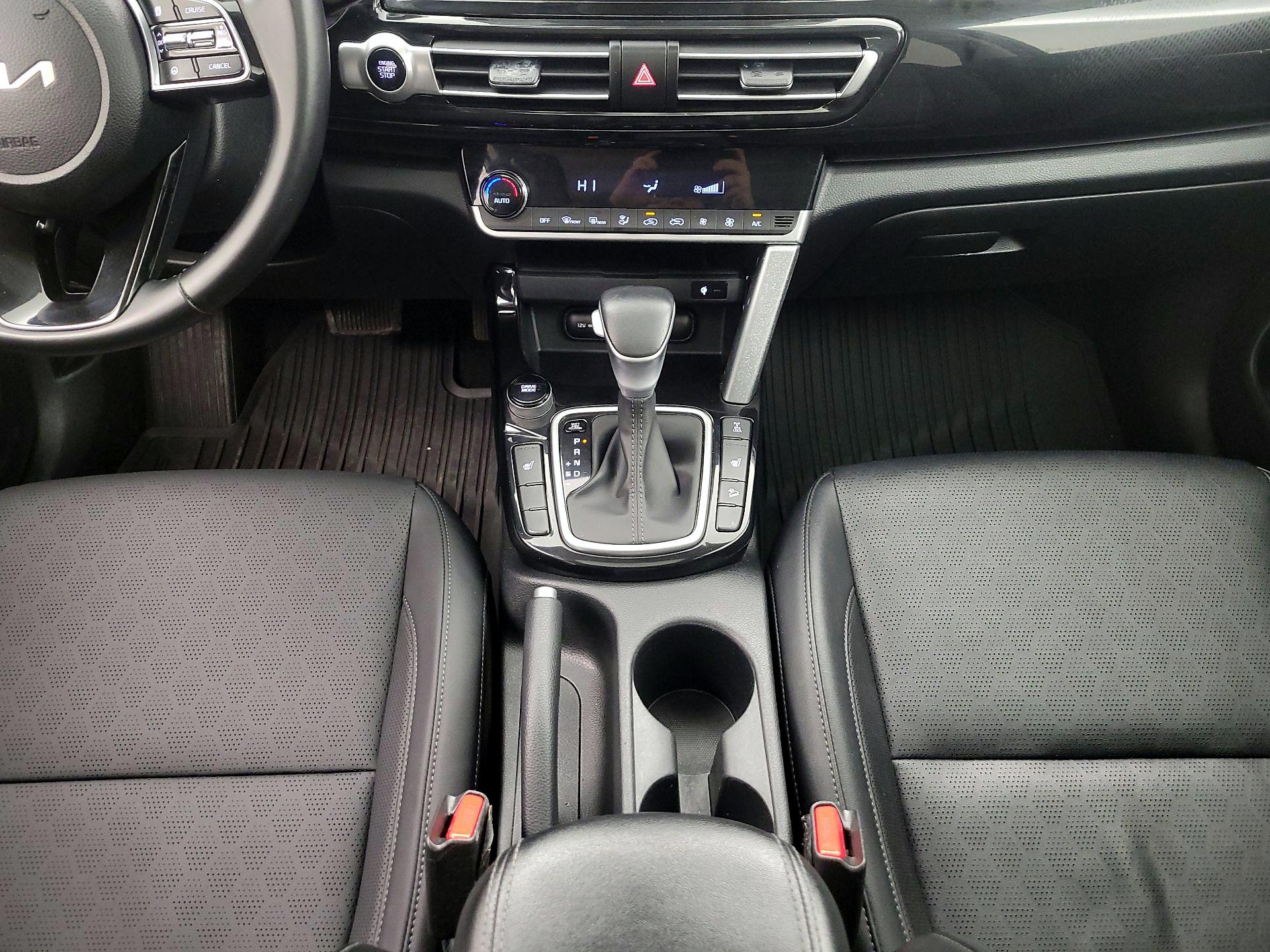 Thumbnail: 2023 Kia Seltos - 18