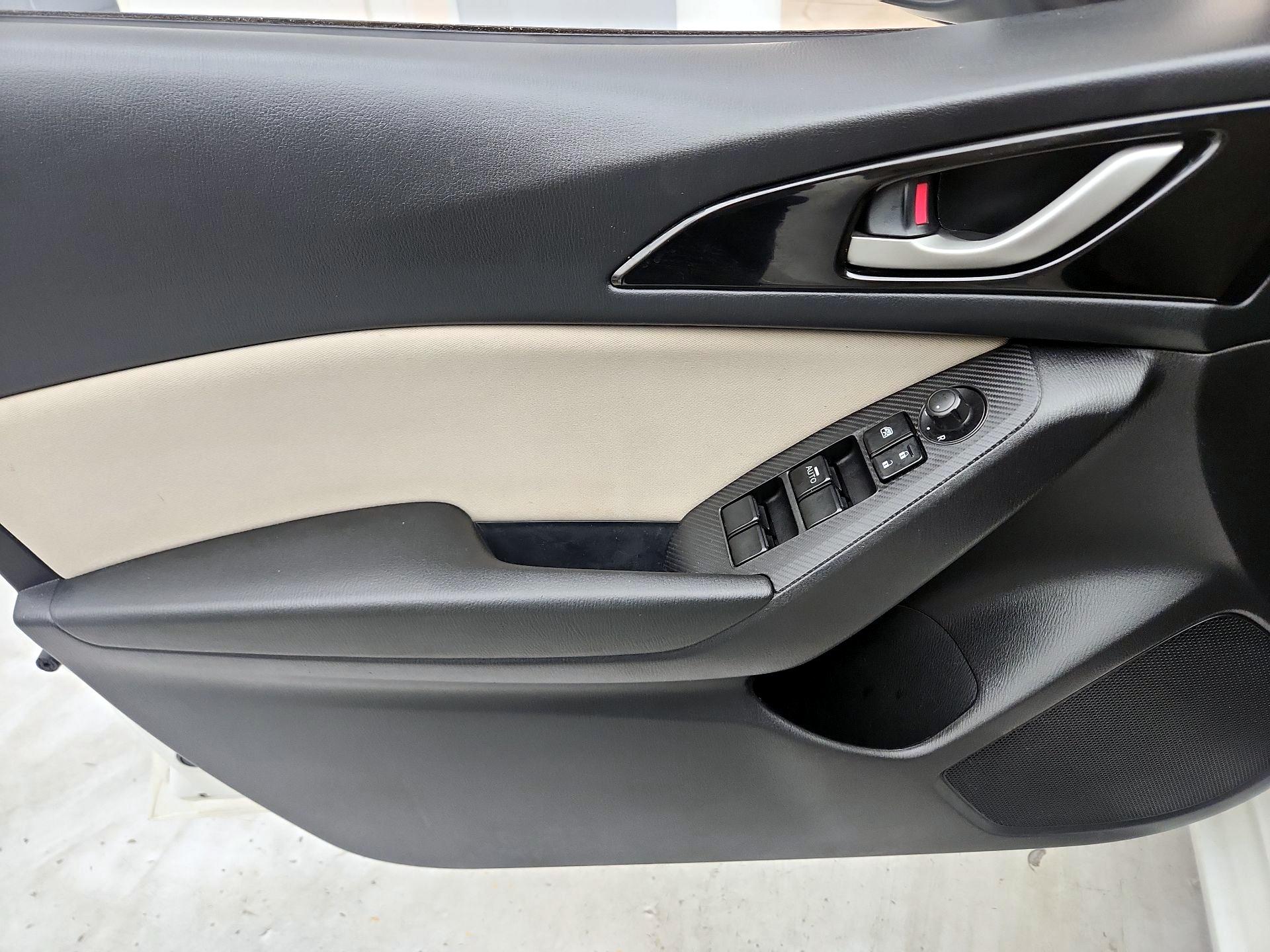 Thumbnail: 2016 Mazda Mazda3 - 12