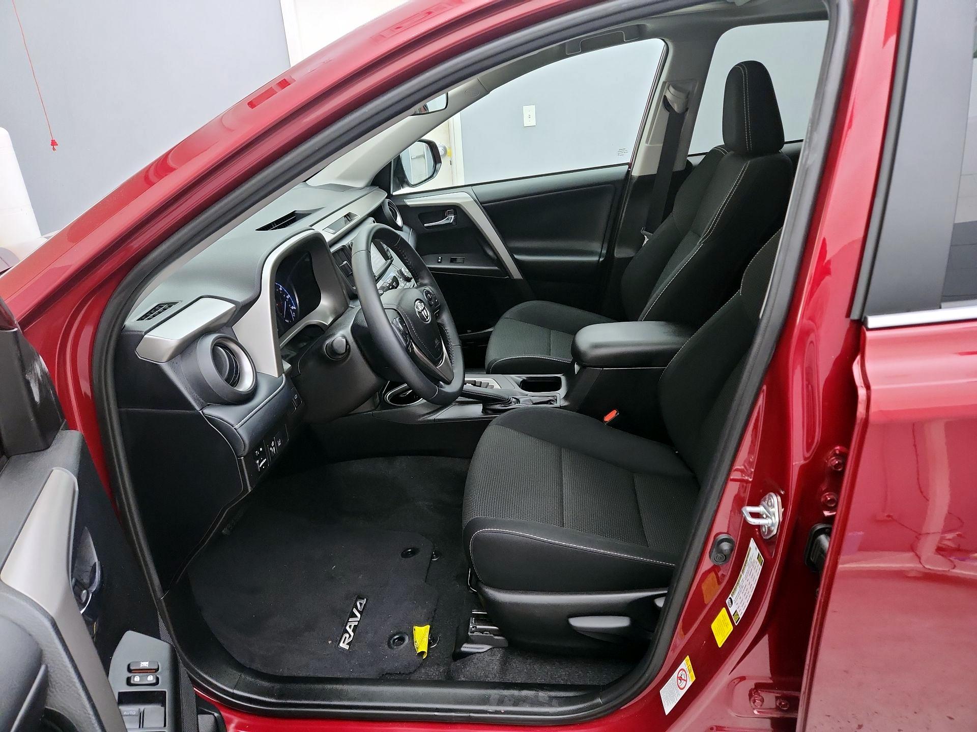 Thumbnail: 2018 Toyota RAV4 - 11