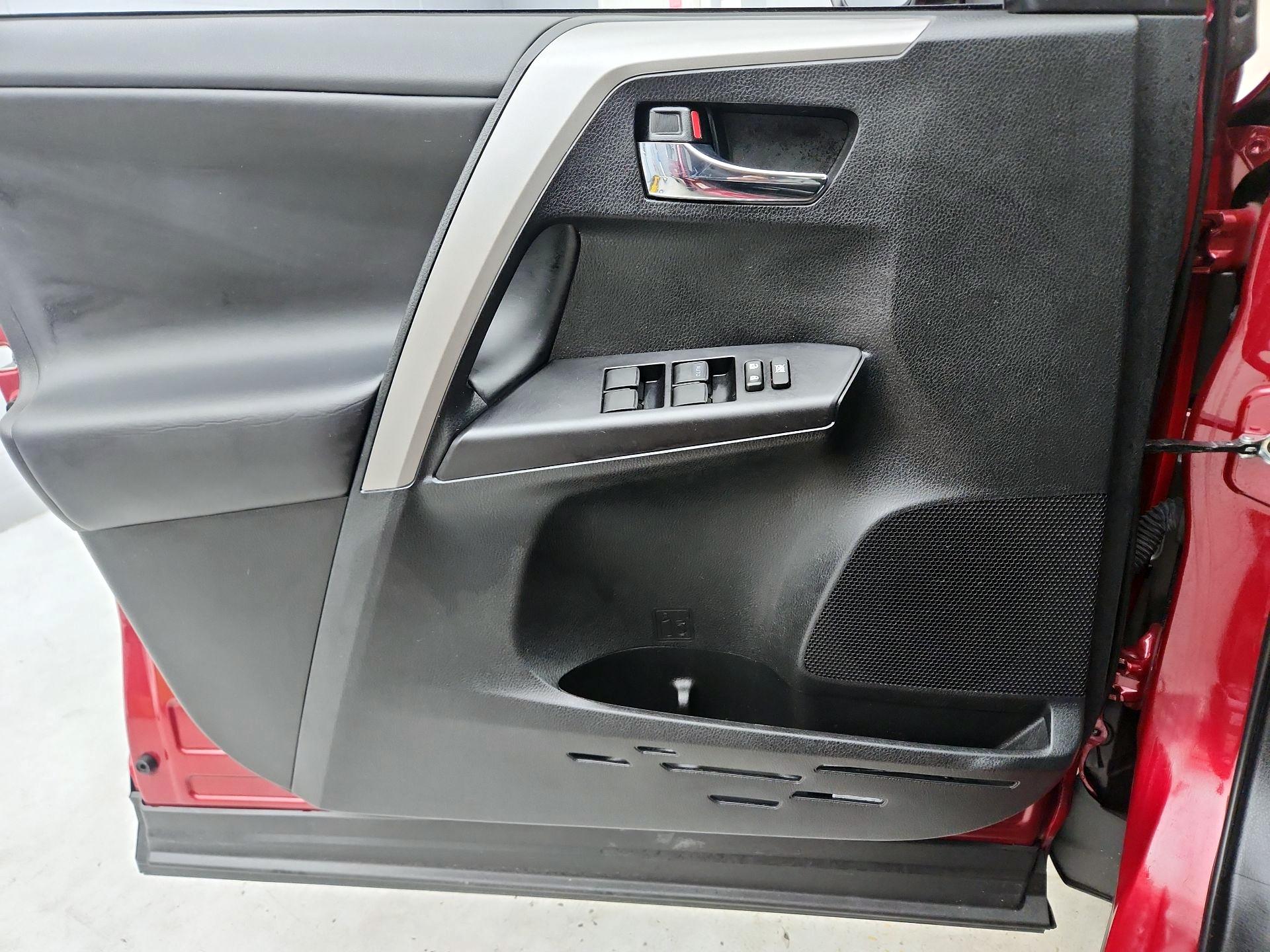 Thumbnail: 2018 Toyota RAV4 - 12