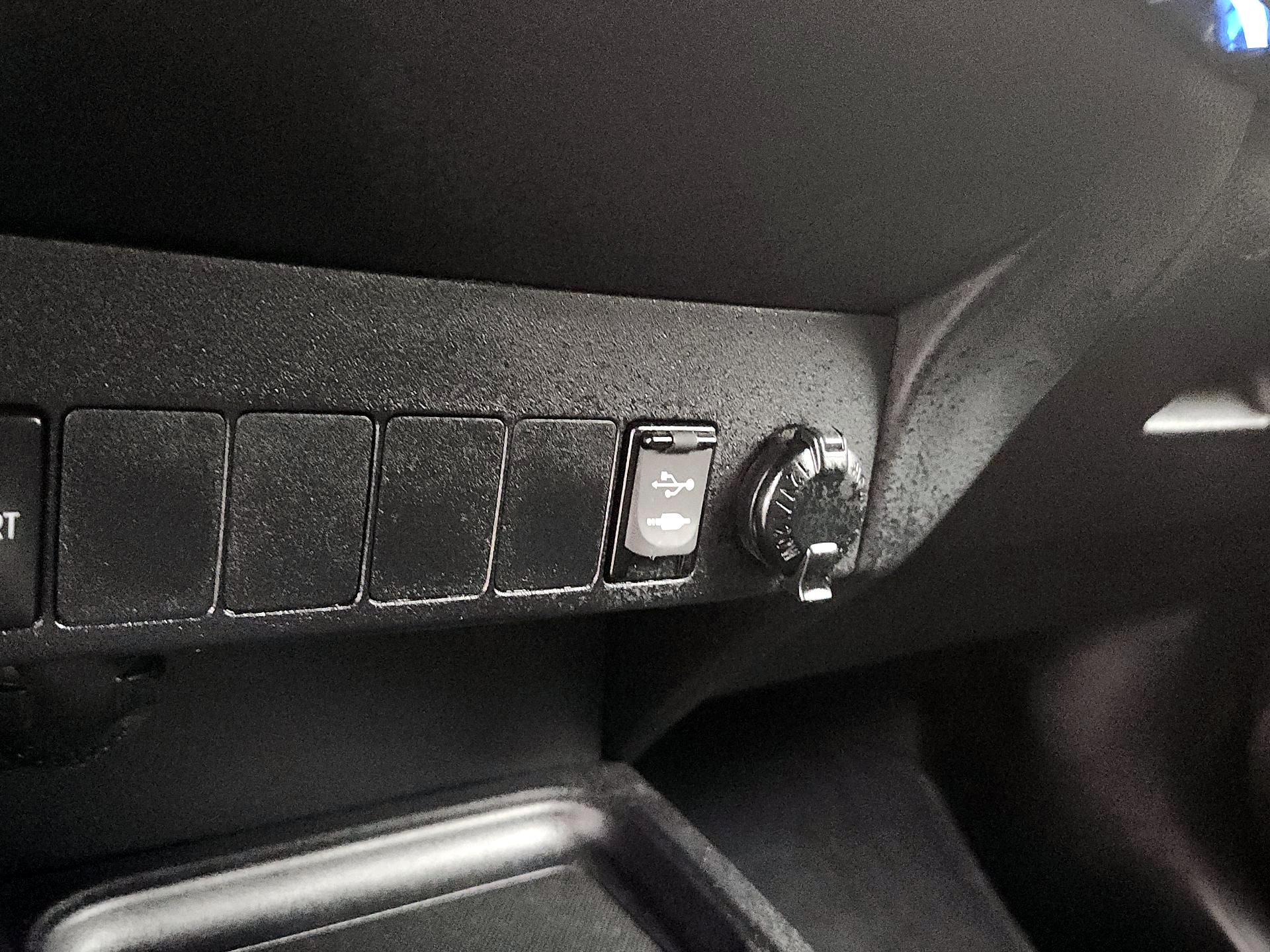 Thumbnail: 2018 Toyota RAV4 - 18