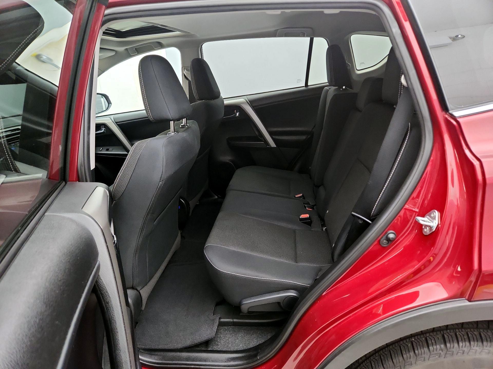 Thumbnail: 2018 Toyota RAV4 - 20