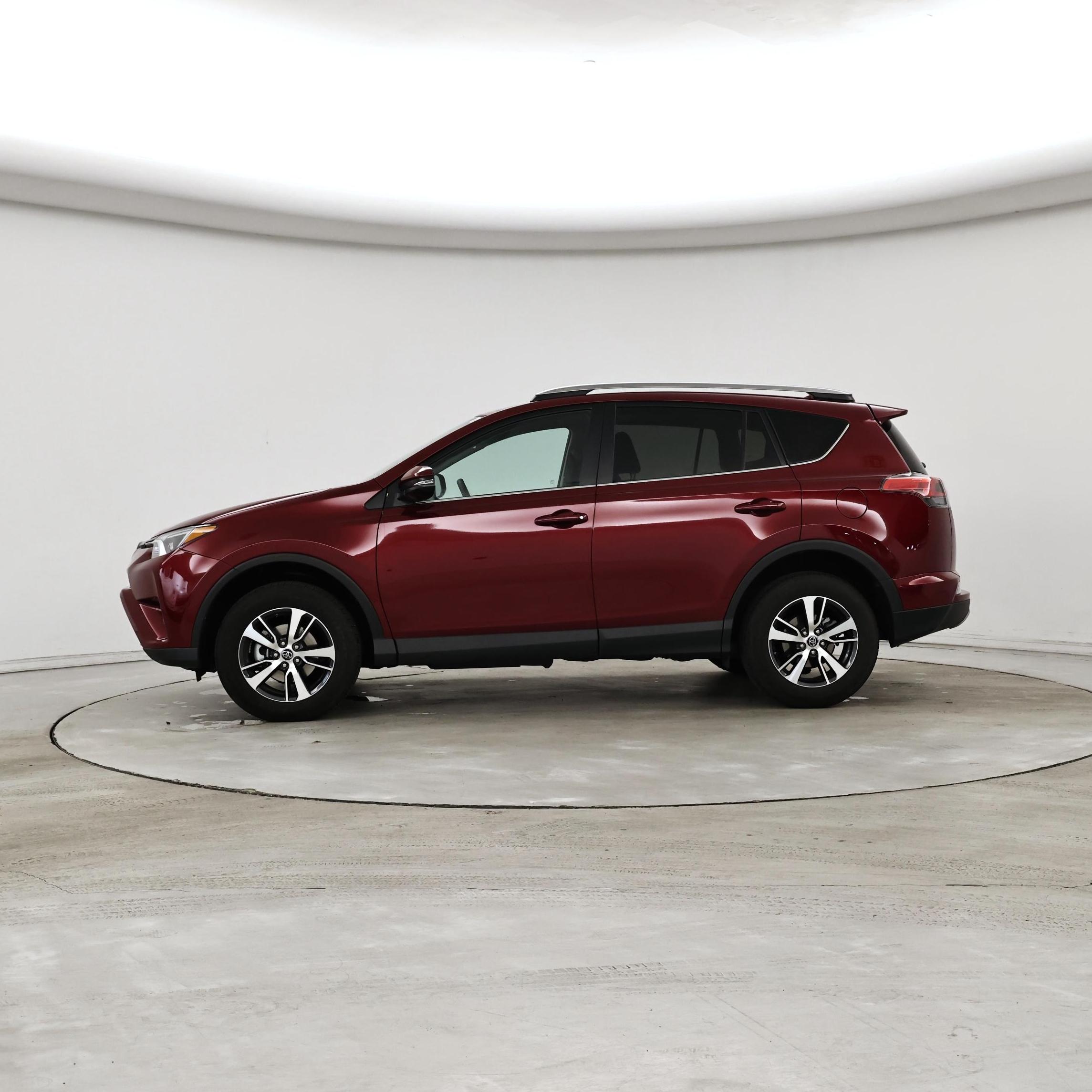 Thumbnail: 2018 Toyota RAV4 - 3