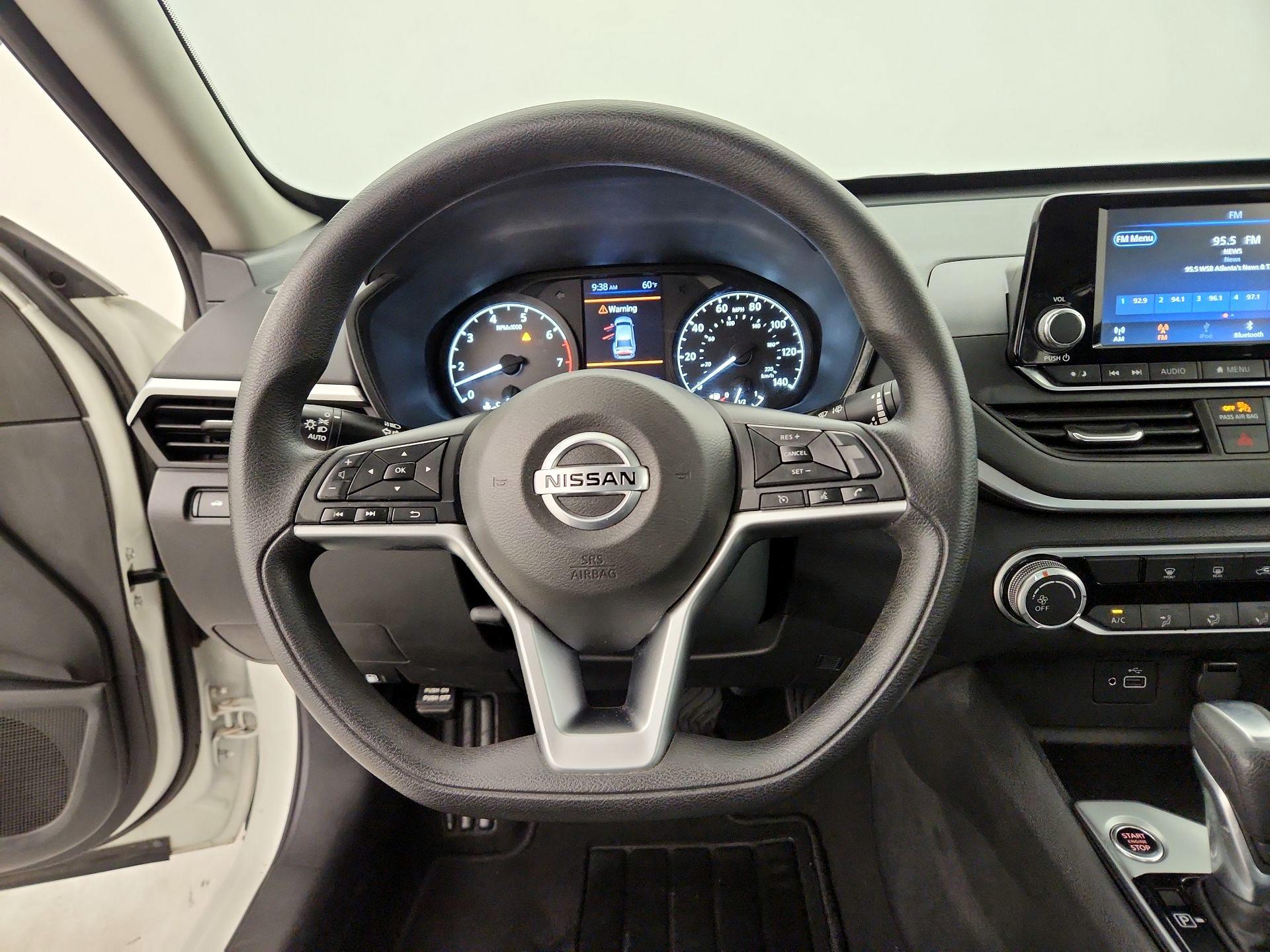 Thumbnail: 2022 Nissan Altima - 10