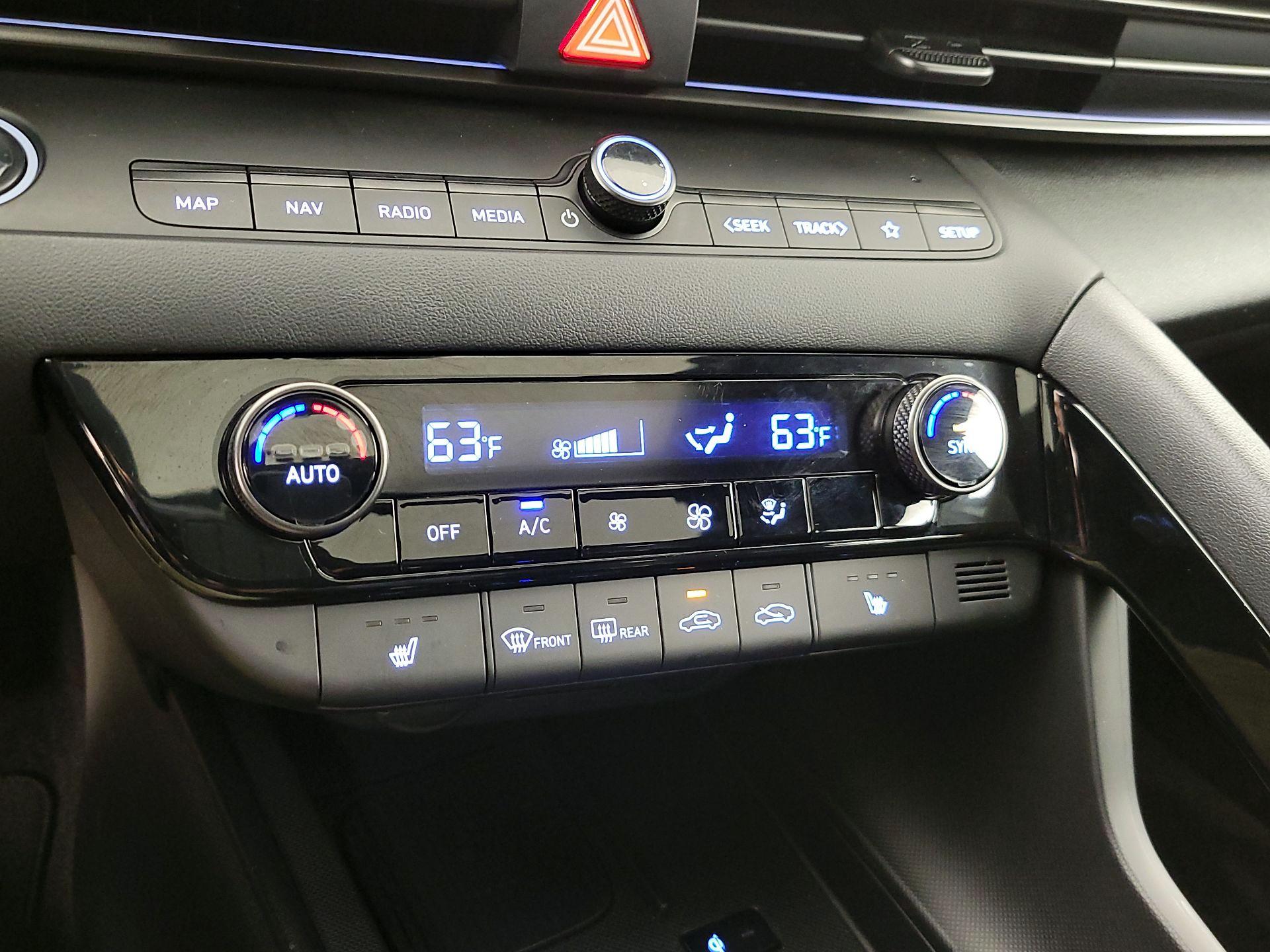 Thumbnail: 2025 Hyundai Elantra - 17