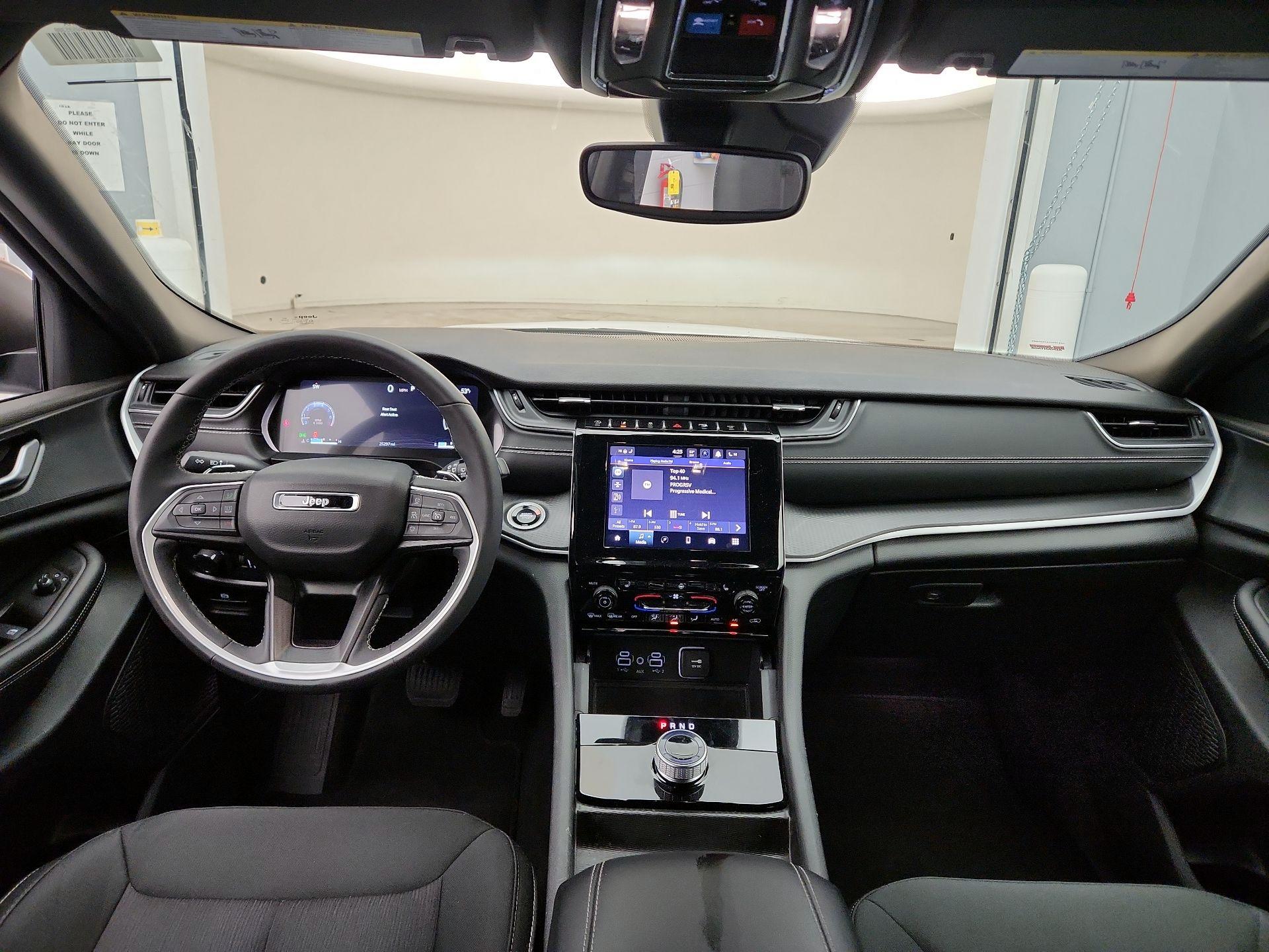 Thumbnail: 2024 Jeep Grand Cherokee - 9