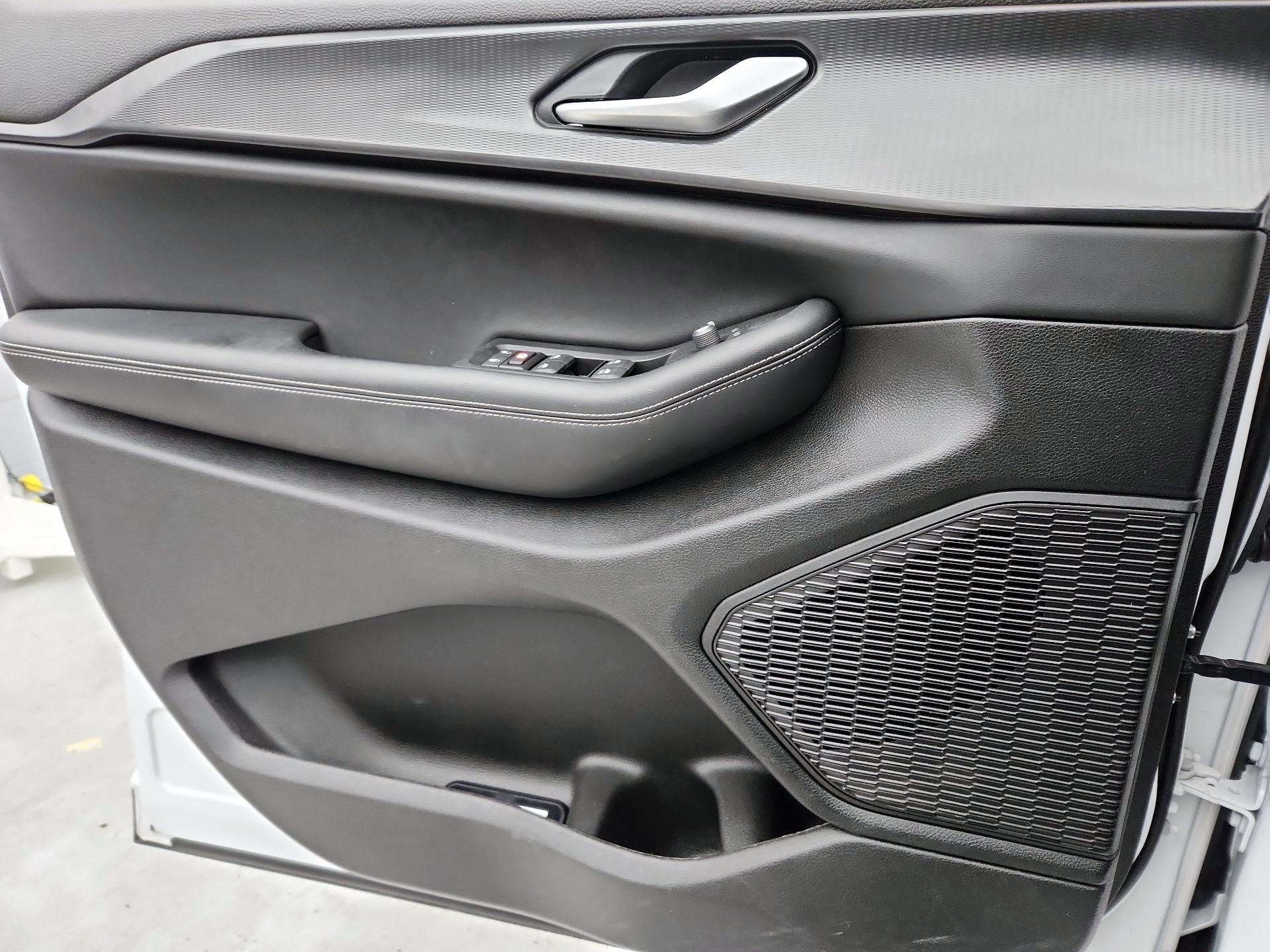 Thumbnail: 2024 Jeep Grand Cherokee - 12