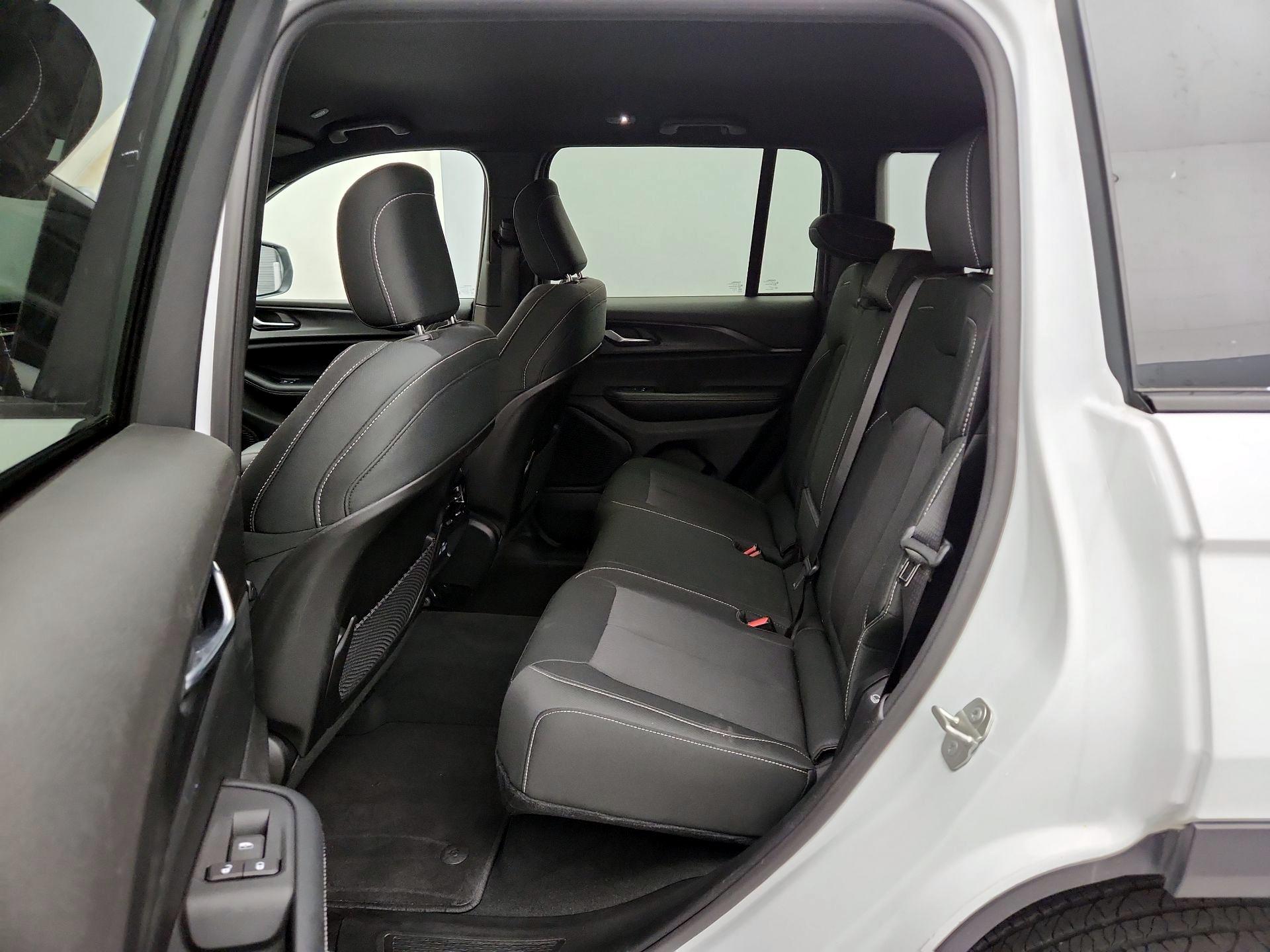 Thumbnail: 2024 Jeep Grand Cherokee - 19