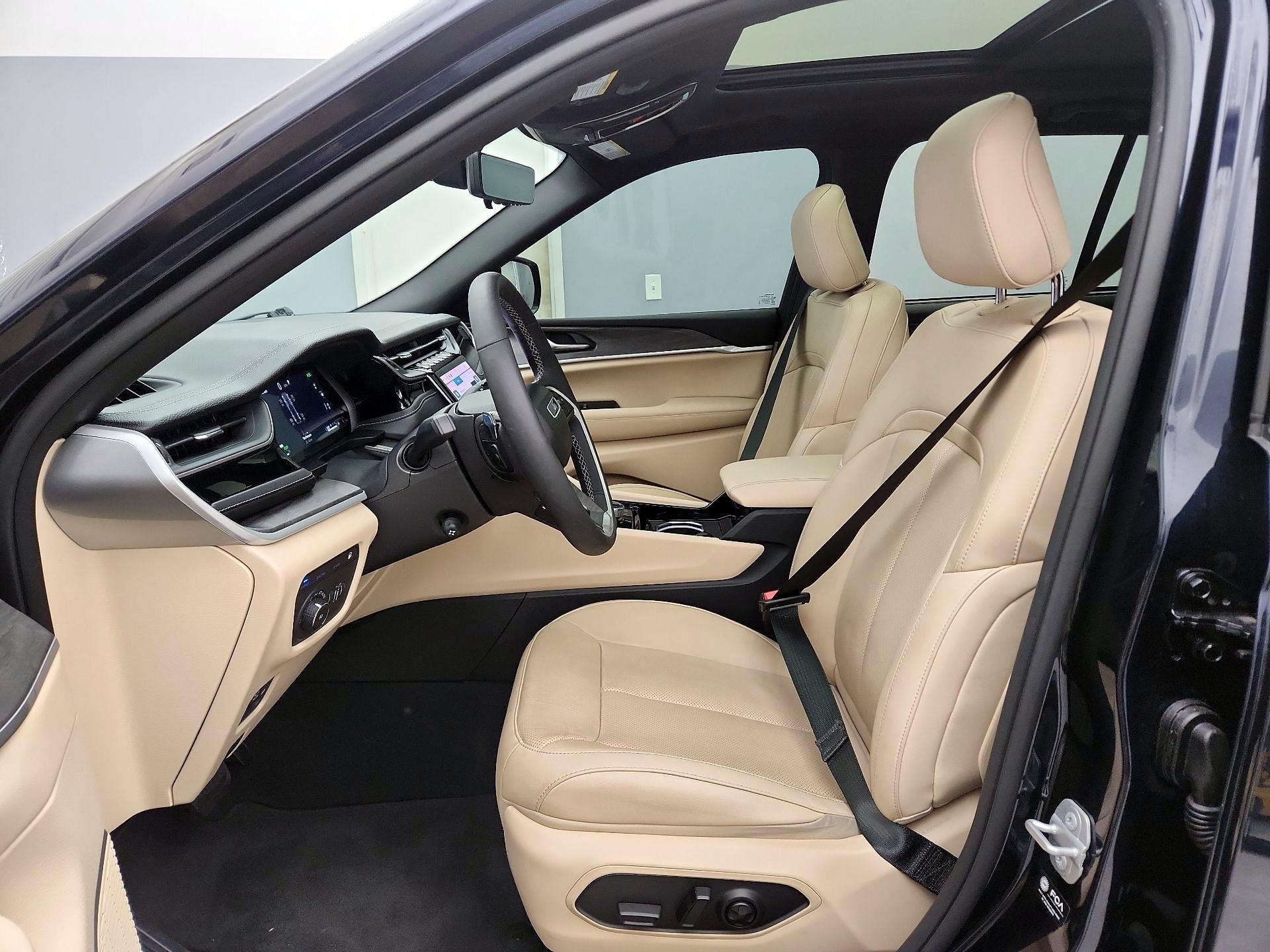 Thumbnail: 2023 Jeep Grand Cherokee - 11