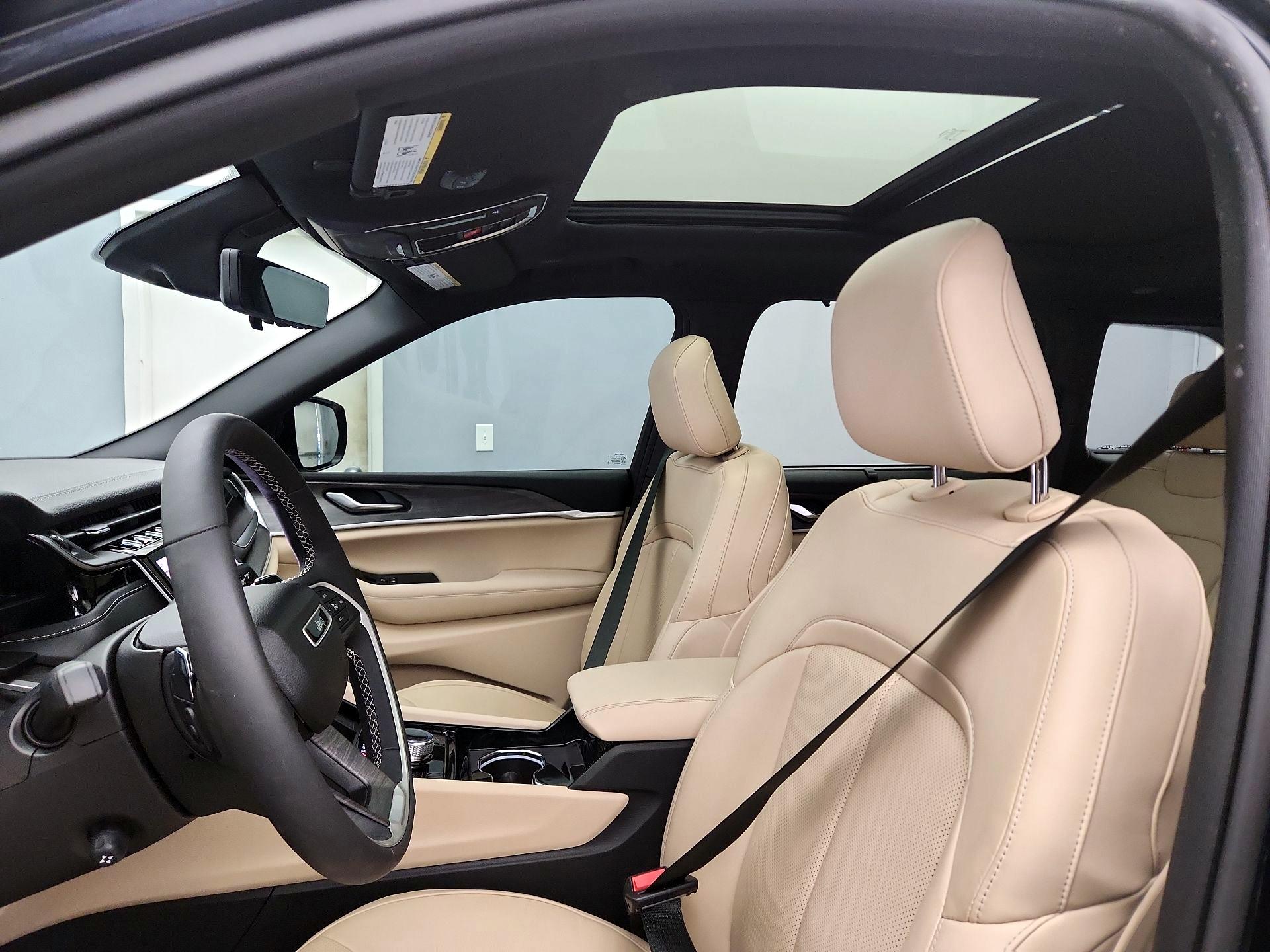 Thumbnail: 2023 Jeep Grand Cherokee - 20