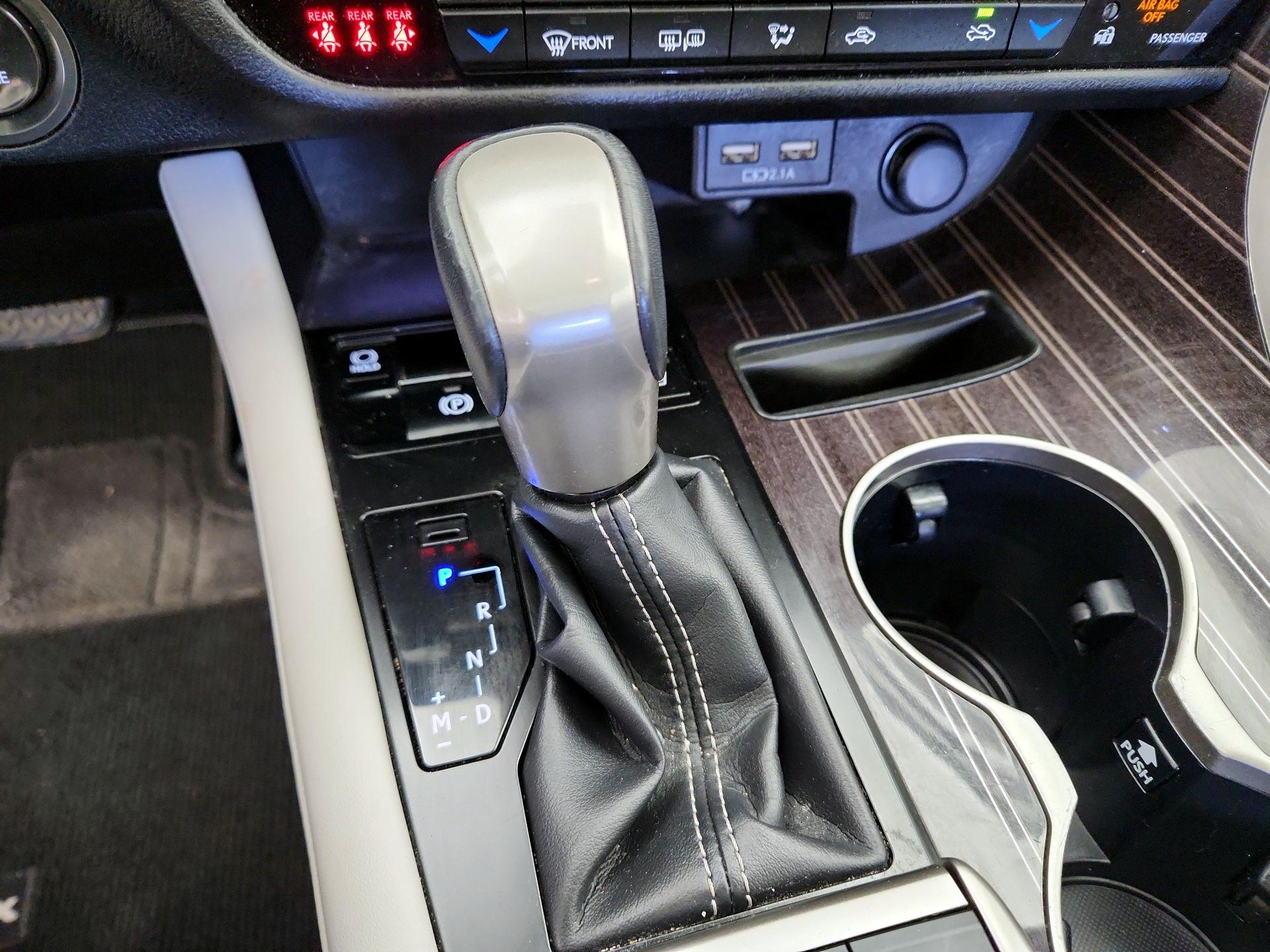 Thumbnail: 2021 Lexus RX - 17