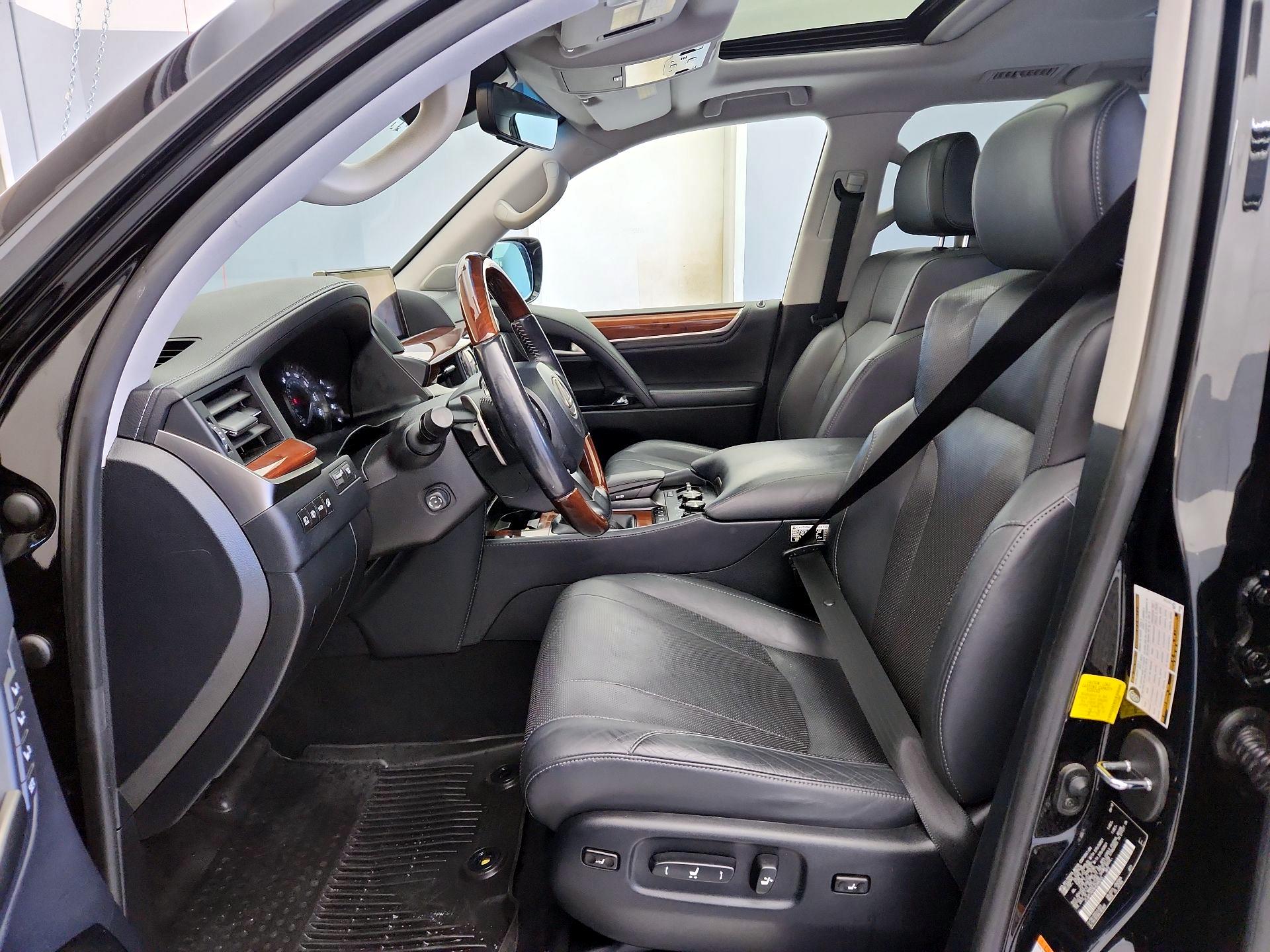 Thumbnail: 2019 Lexus LX - 11