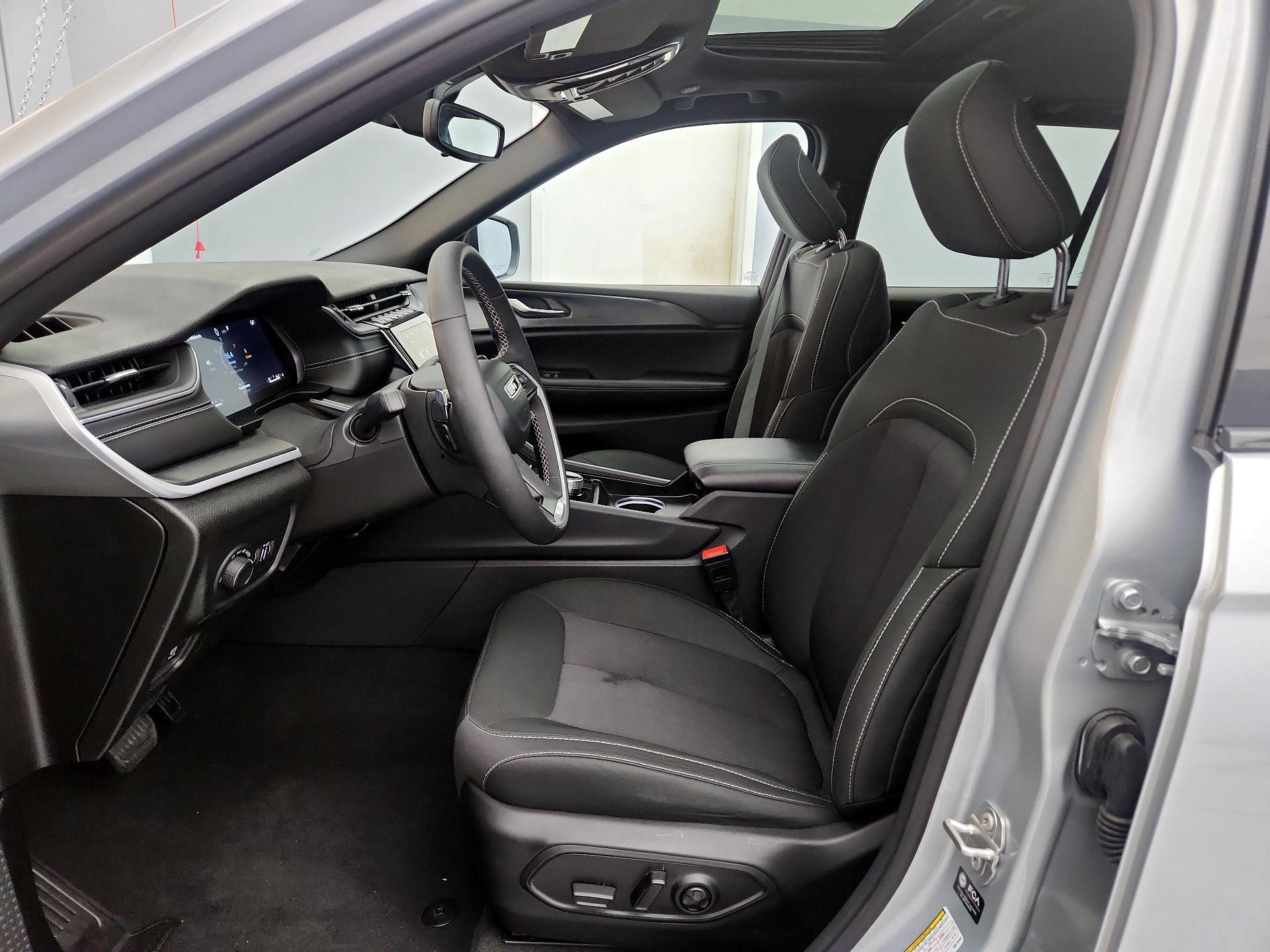 Thumbnail: 2024 Jeep Grand Cherokee - 11