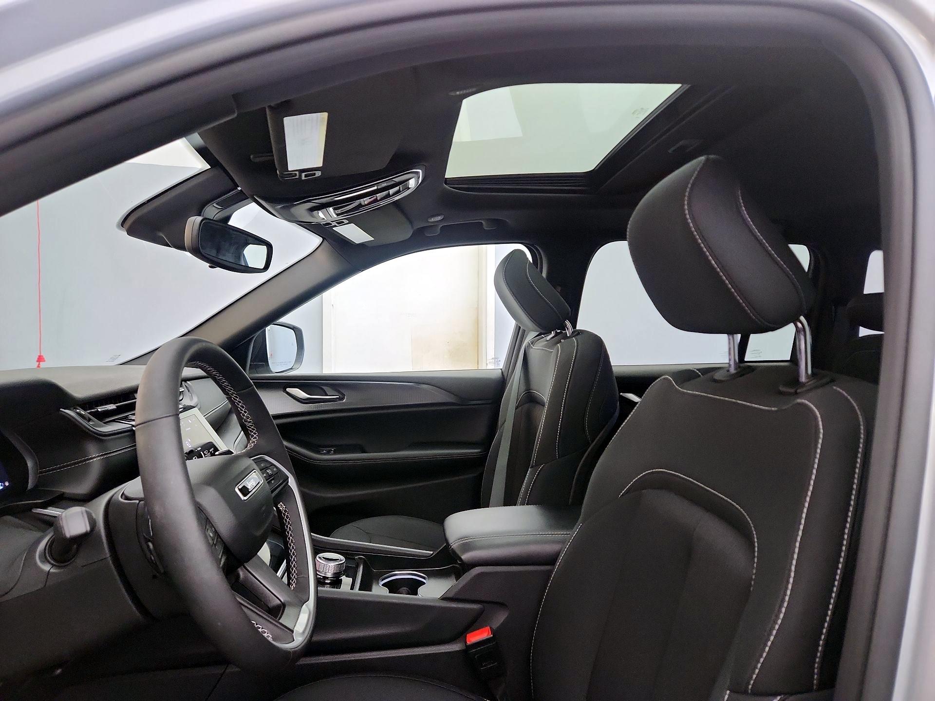 Thumbnail: 2024 Jeep Grand Cherokee - 19