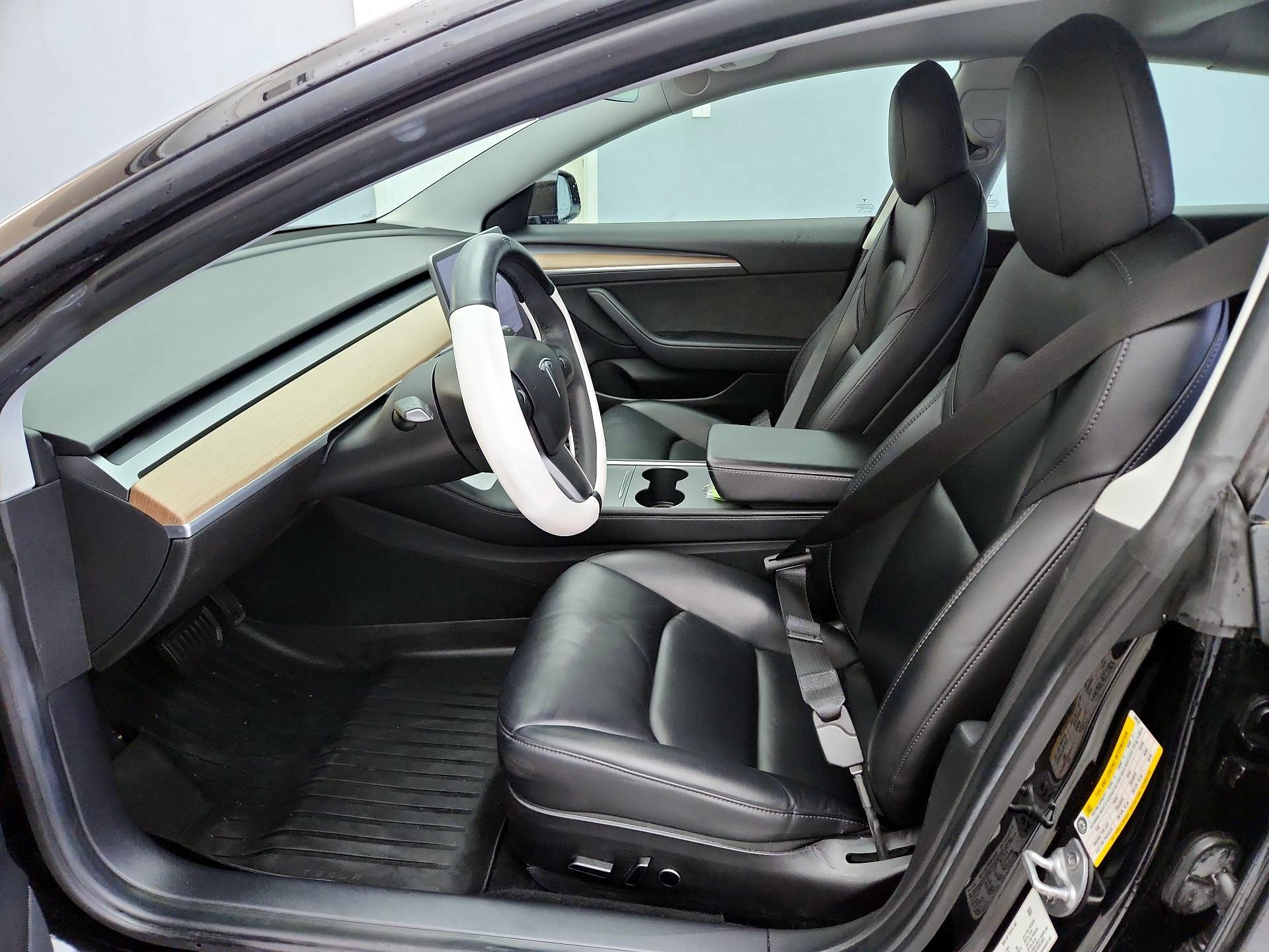 Thumbnail: 2021 Tesla Model 3 - 11