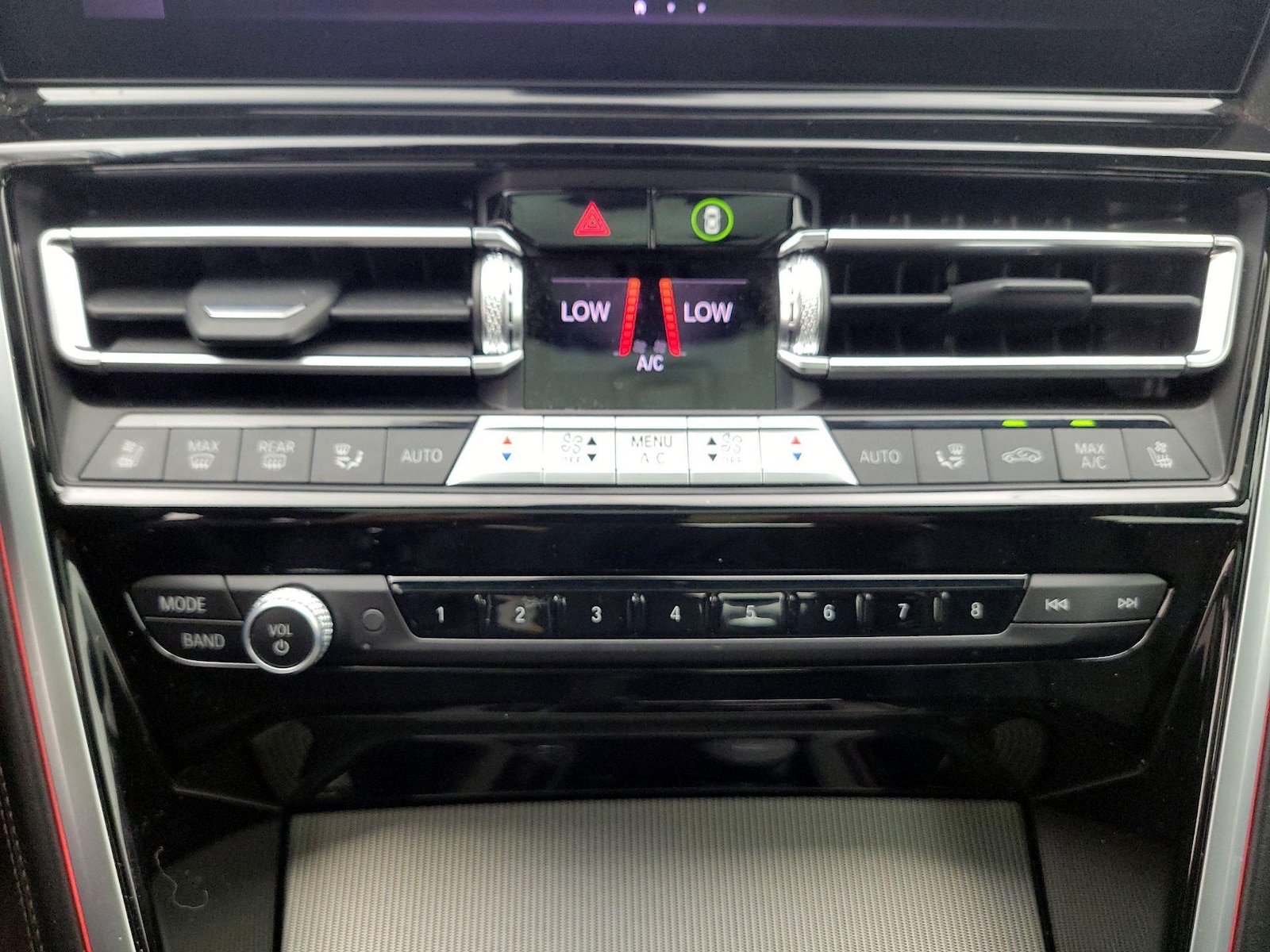 2023 BMW 8 Series 840i - Photo 18