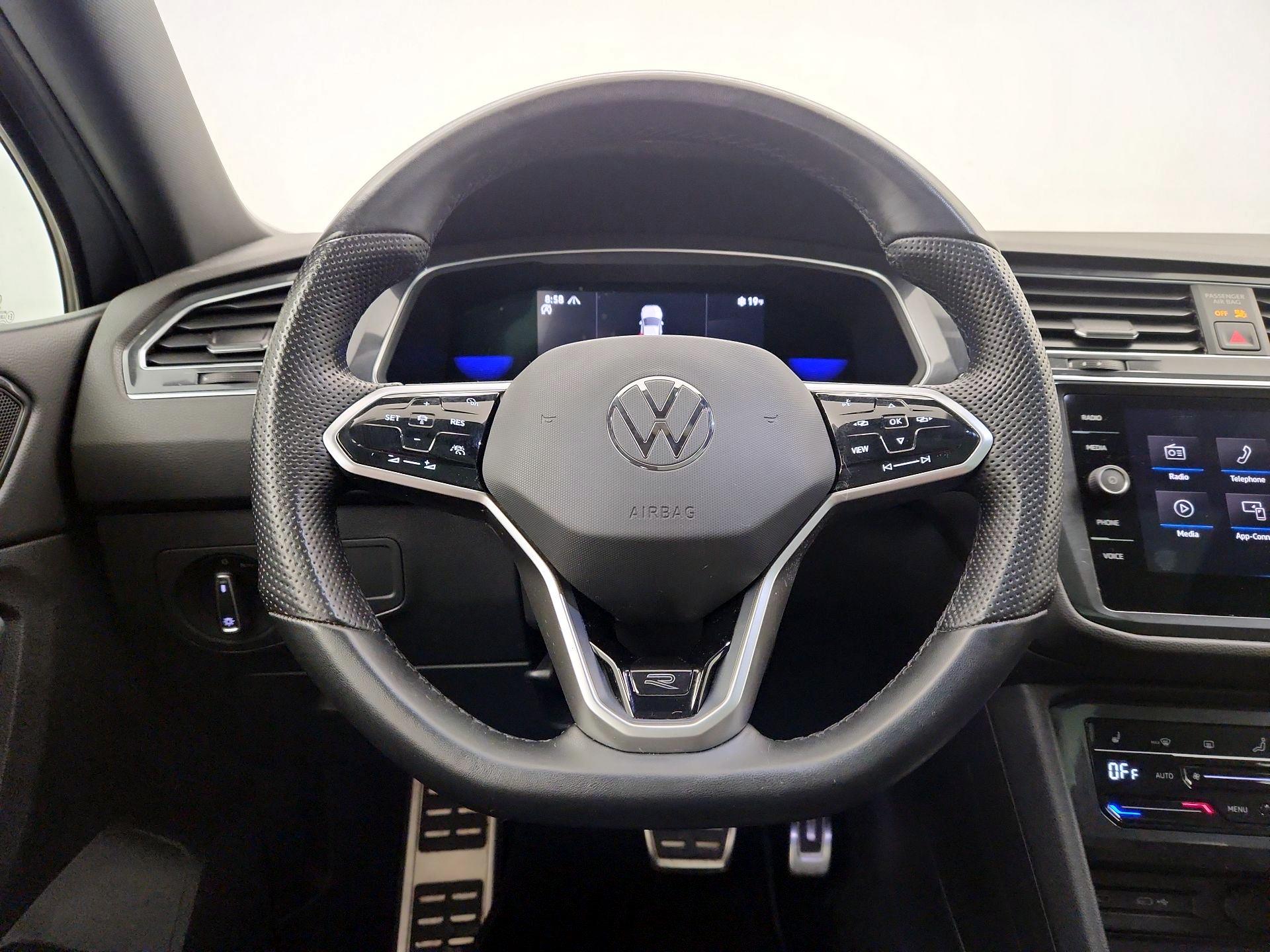 Thumbnail: 2023 Volkswagen Tiguan - 10