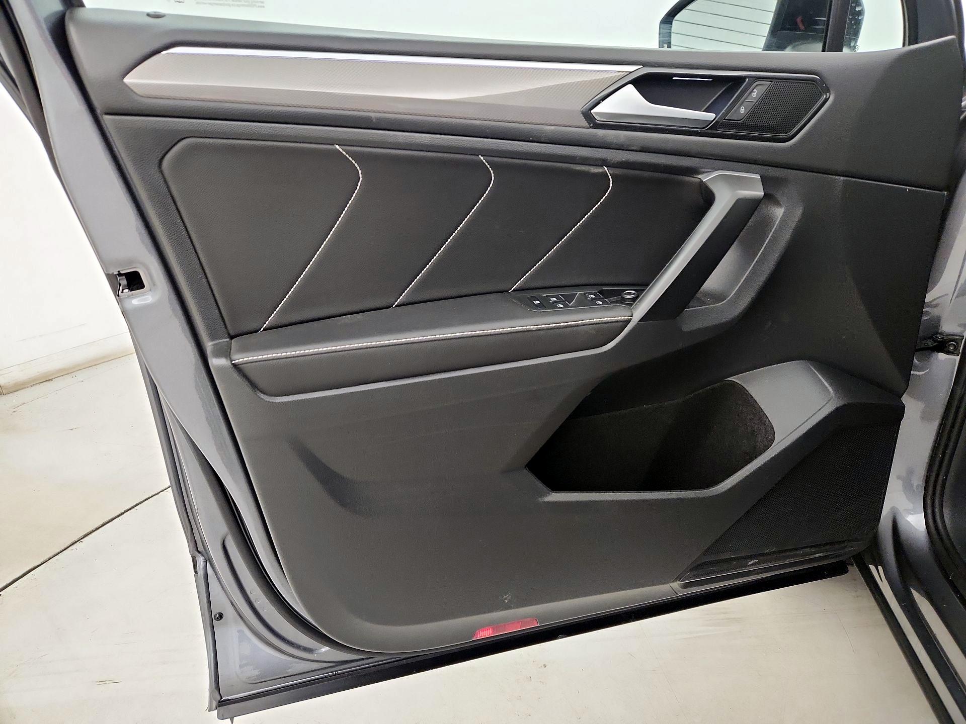 Thumbnail: 2023 Volkswagen Tiguan - 12