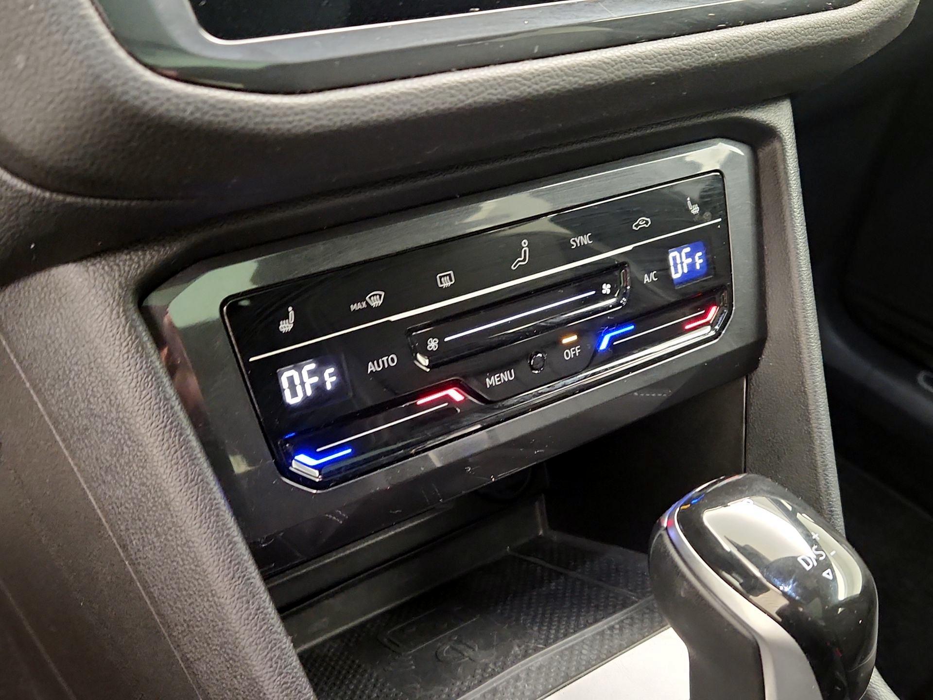 Thumbnail: 2023 Volkswagen Tiguan - 16