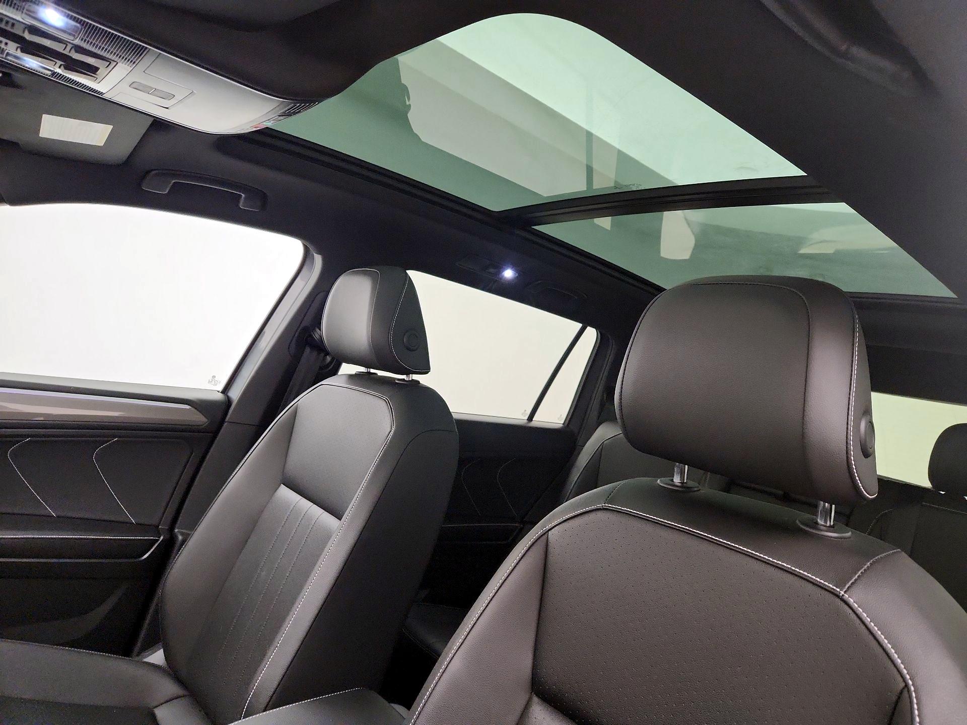 Thumbnail: 2023 Volkswagen Tiguan - 19