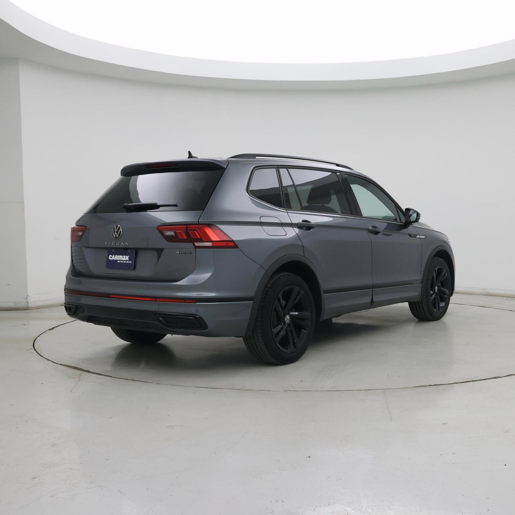 Thumbnail: 2023 Volkswagen Tiguan - 8