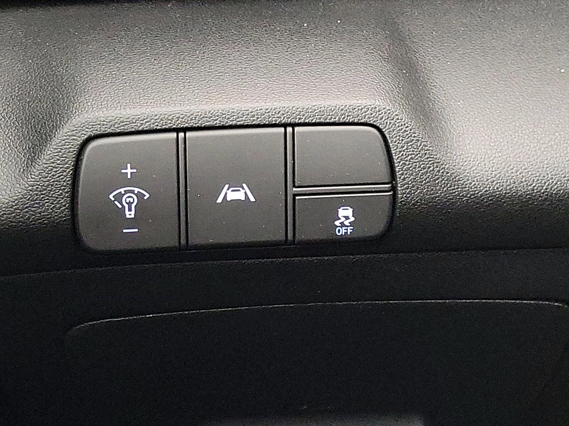 Thumbnail: 2023 Hyundai Elantra - 13