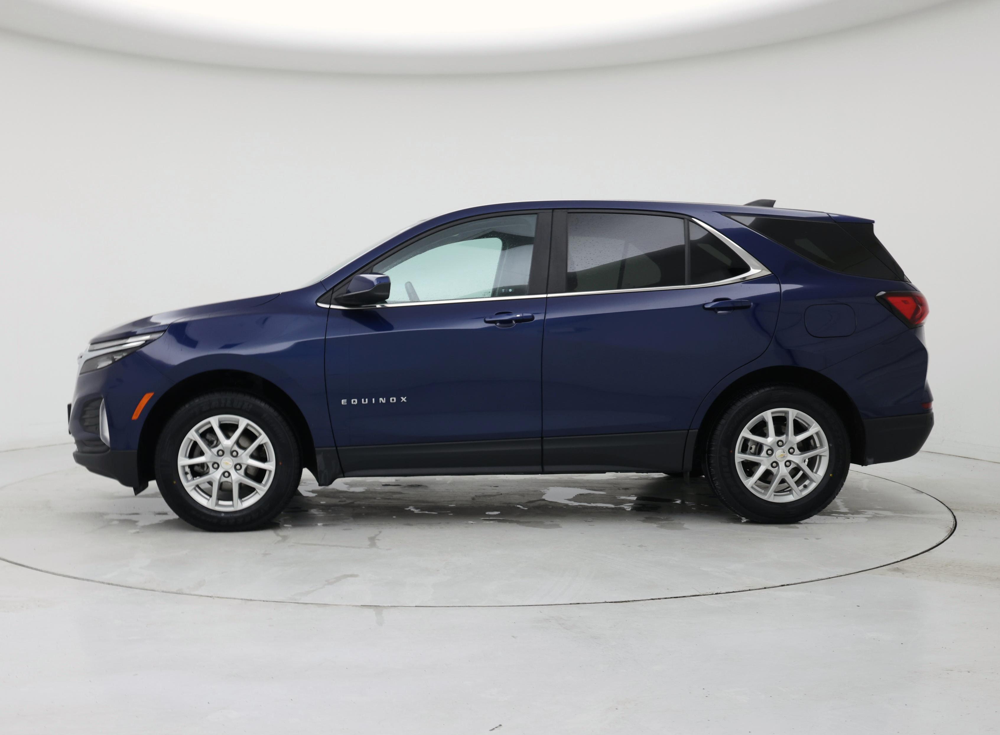 Thumbnail: 2022 Chevrolet Equinox - 3